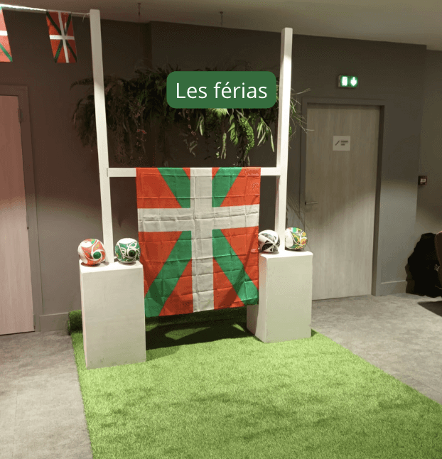 Décor animation et scénographie immersive thème Pays Basque pour soirée d’entreprise à Bordeaux