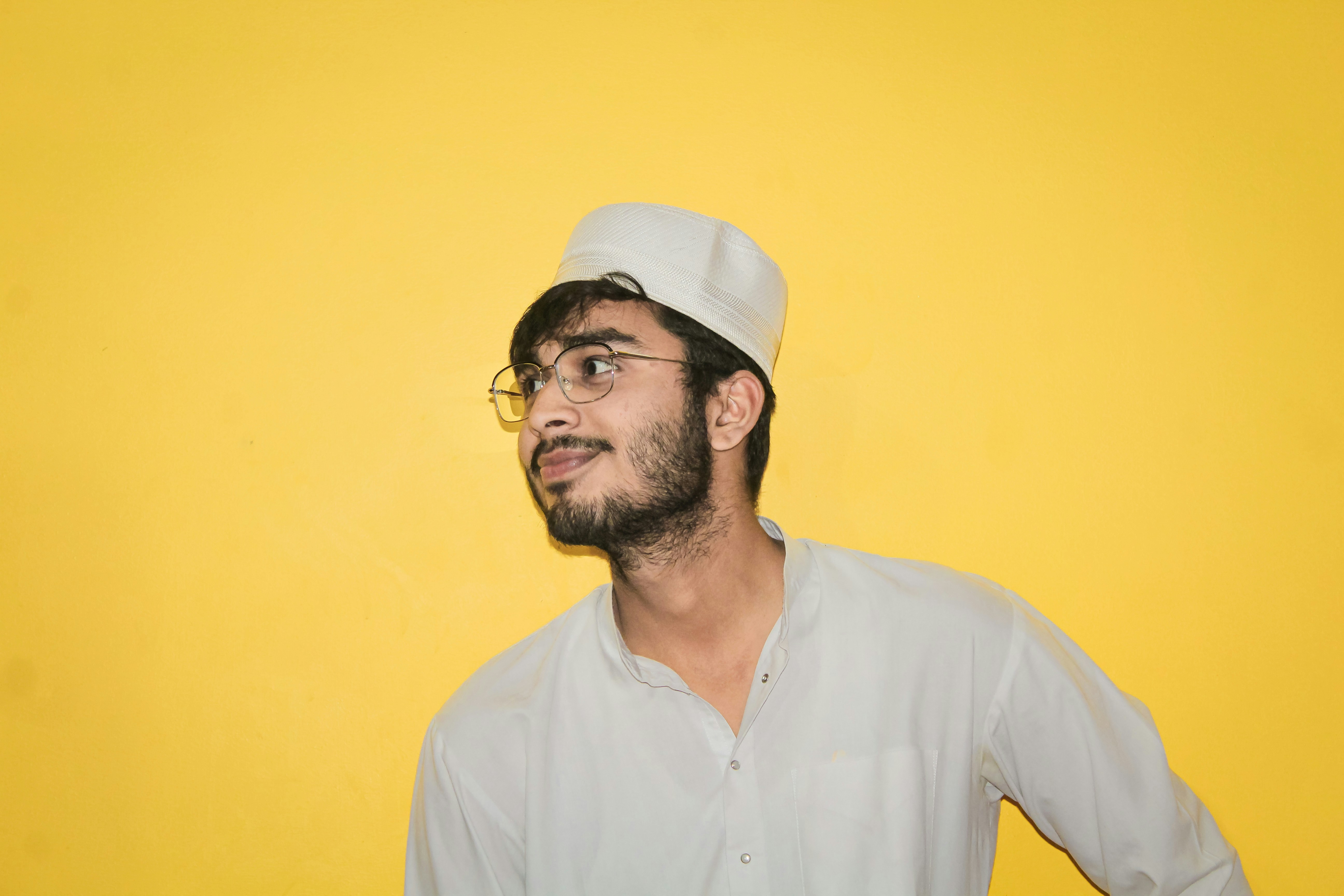 a man wearing a white hat and glasses