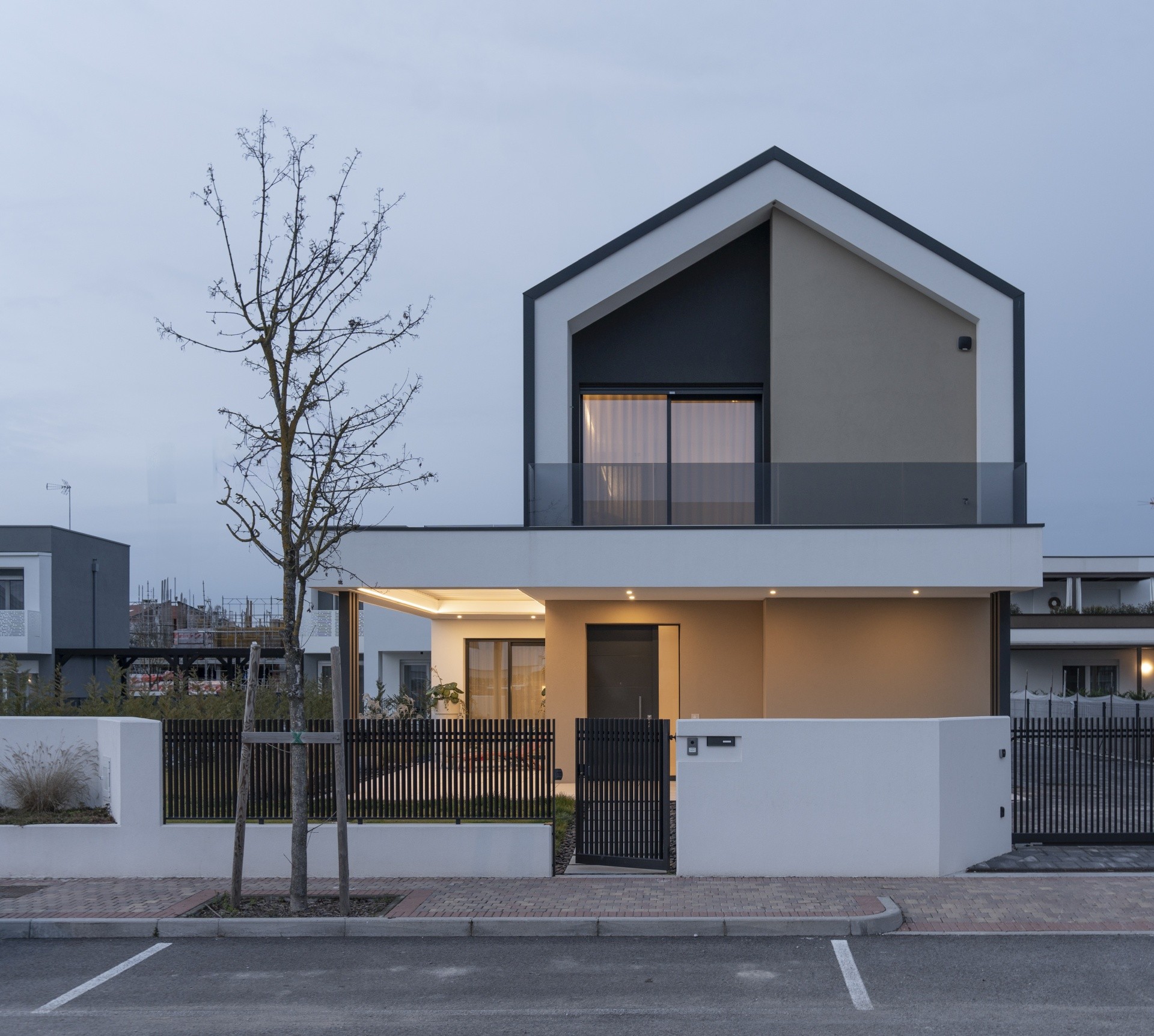 Fotografia cucina minimale in legno e acciaio satinato_nearlight studio fotografico