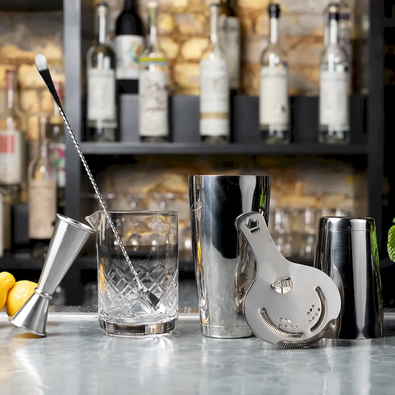 Shake and stir kit