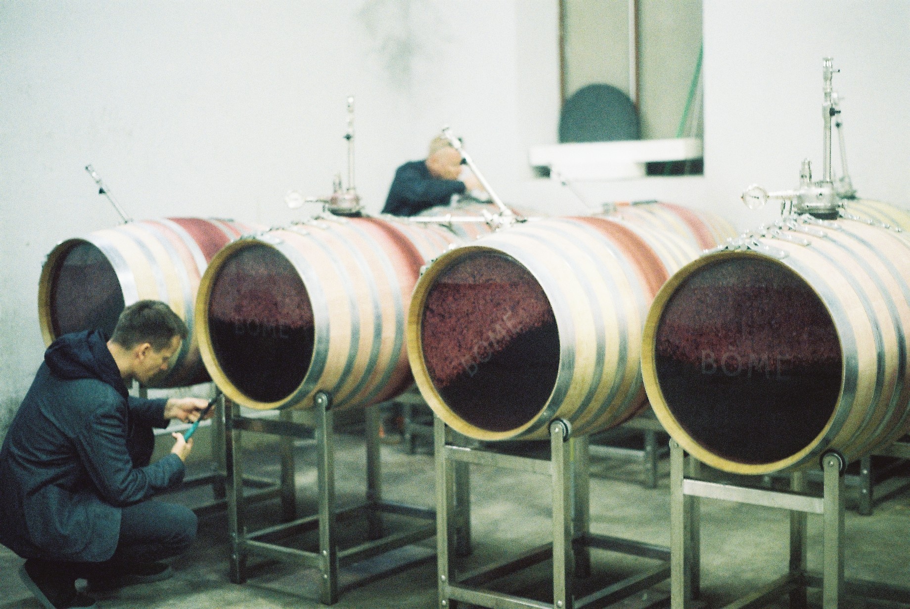 Pressurized wooden barrel