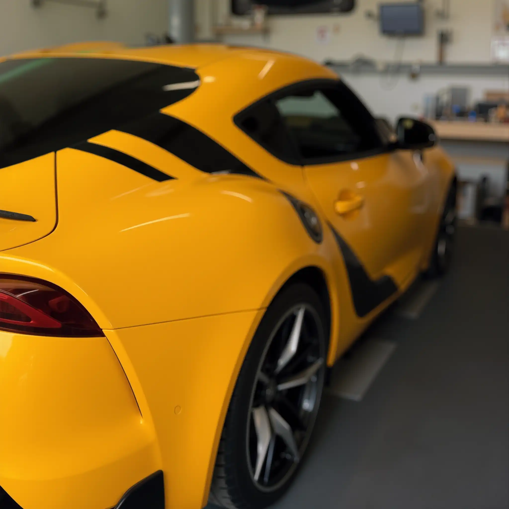 Toyota GR Supra mit Teilfolierung