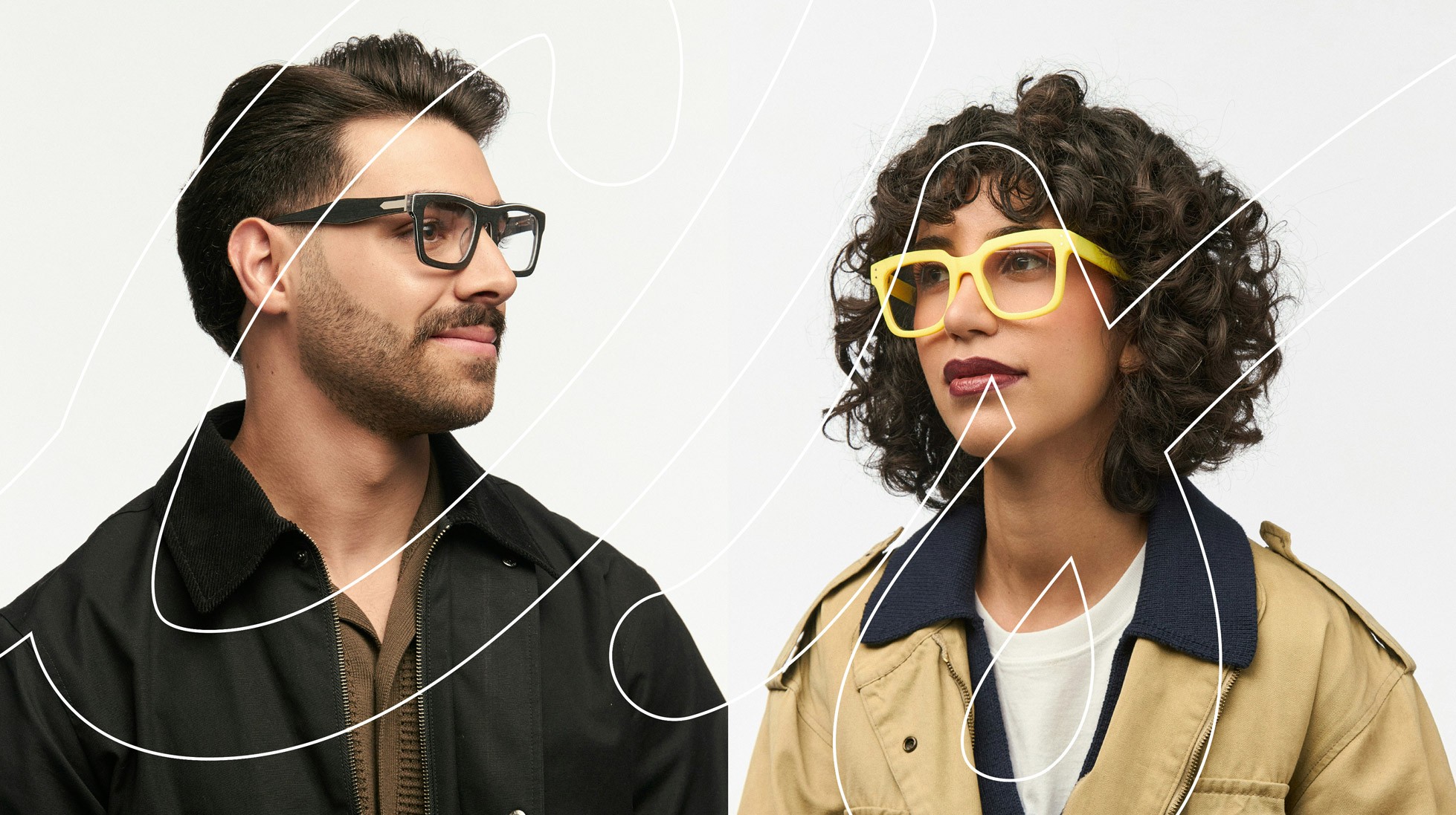 Photographie de deux mannequins (homme et femme) avec des lunettes originales, noires et jaunes. + en surcouche, le monogramme CS.