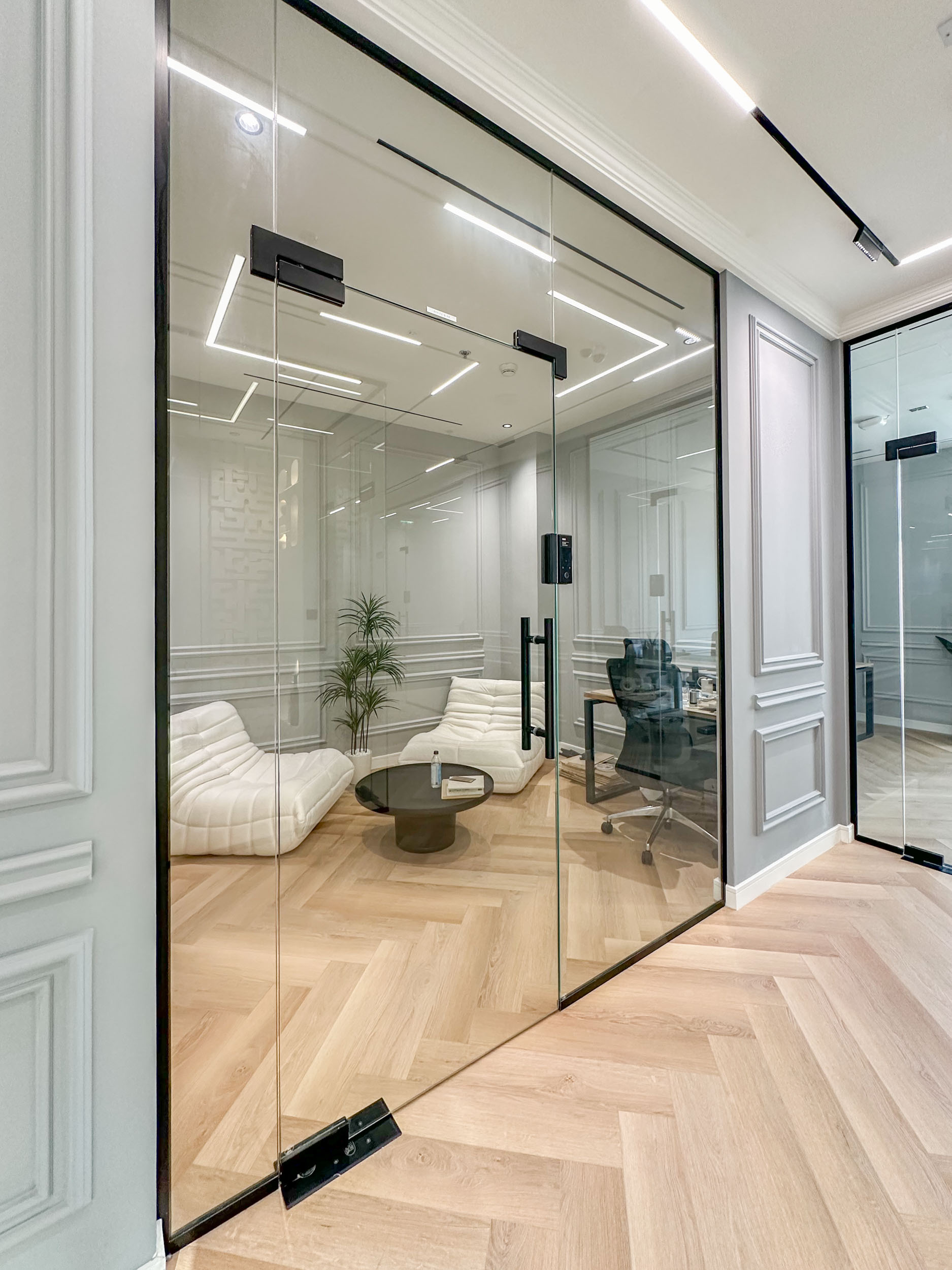 Private office 123 sqft for 3 people in Downtown Dubai – Oh My Desk