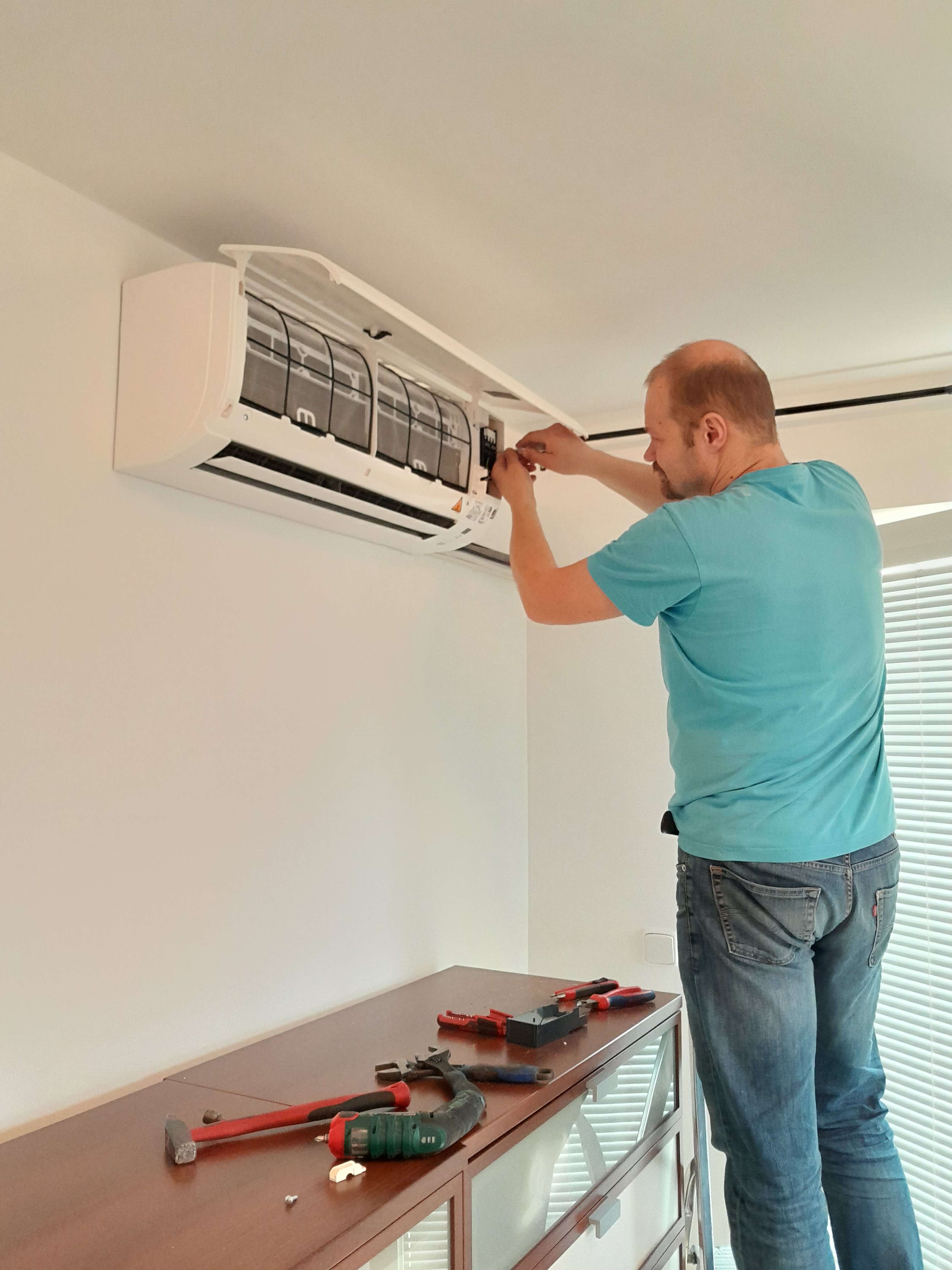 Montaz klimatizacie do interieru