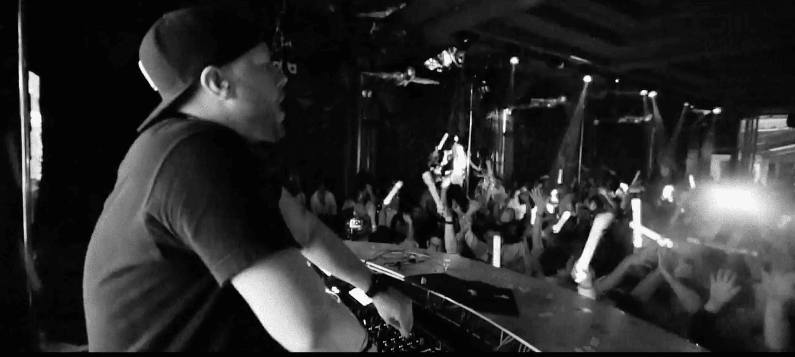 Homescreen with open bottom drawer