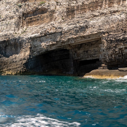 Kalksteinsgrotter langs veien