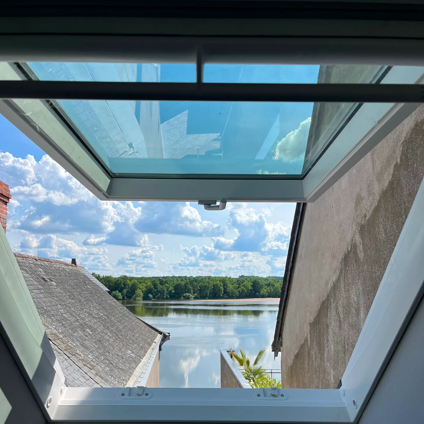 Top hinge Velux window for ultimate air flow possibilities
