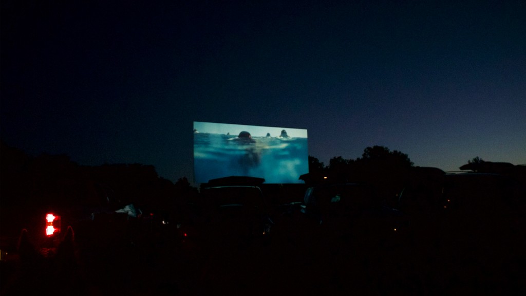 referencia para la zona de cinema outdoor de yuniko cottage & lake