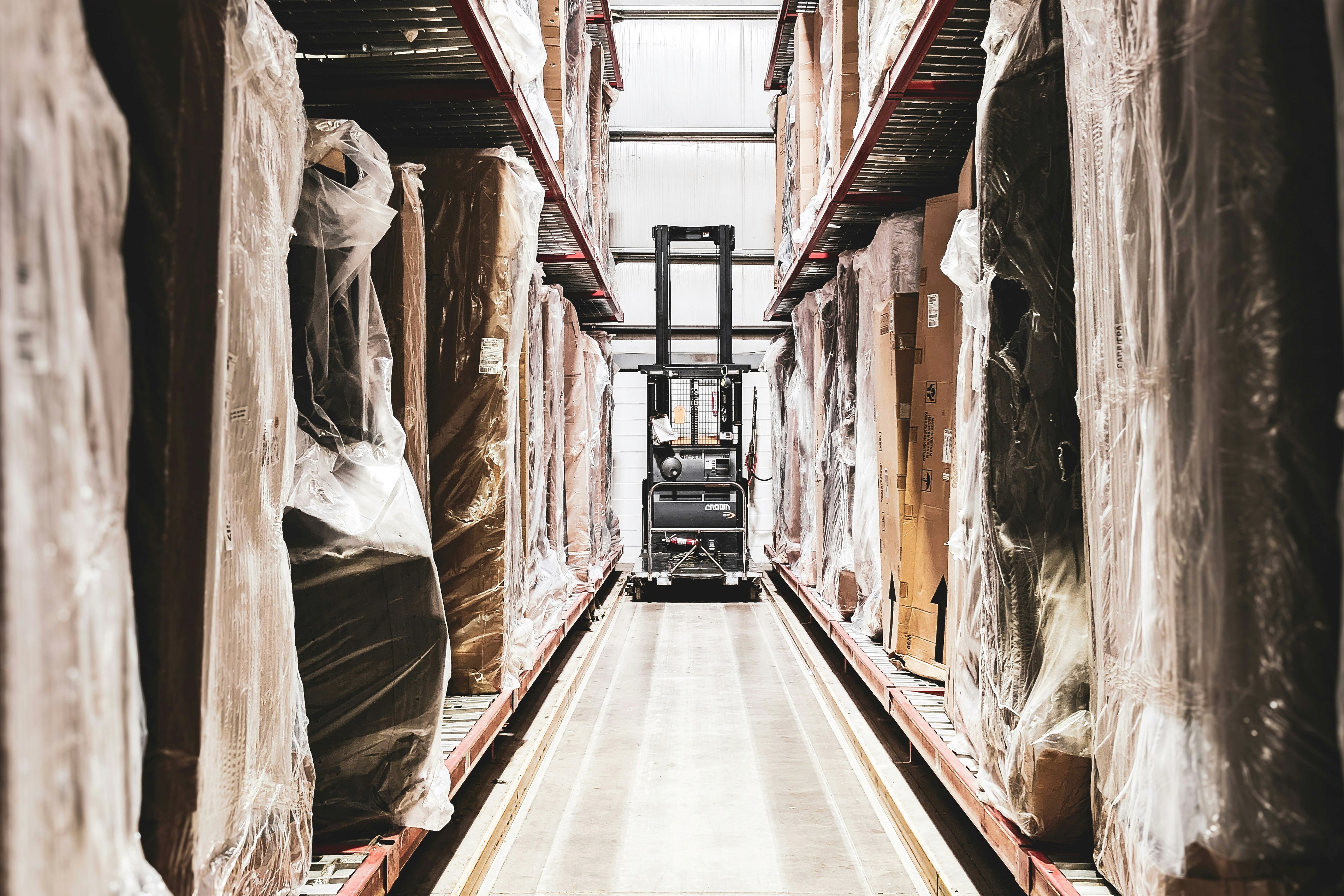The Dead Stock Killer: How Real-Time Data Fixes the "Just-in-Case" Inventory Trap