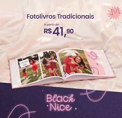 Fotolivro capa dura com imagens de pai e filhos sorrindo, sobre mesa de madeira clara, com promoção a partir de trinta e nove reais e noventa centavos