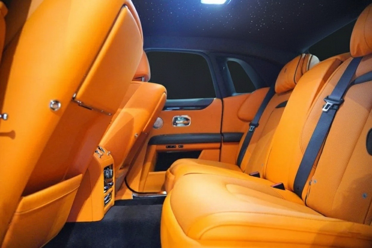 Rolls-Royce Ghost 2023 orange rear seats executive luxury interior with ultimate comfort for chauffeur-level experience