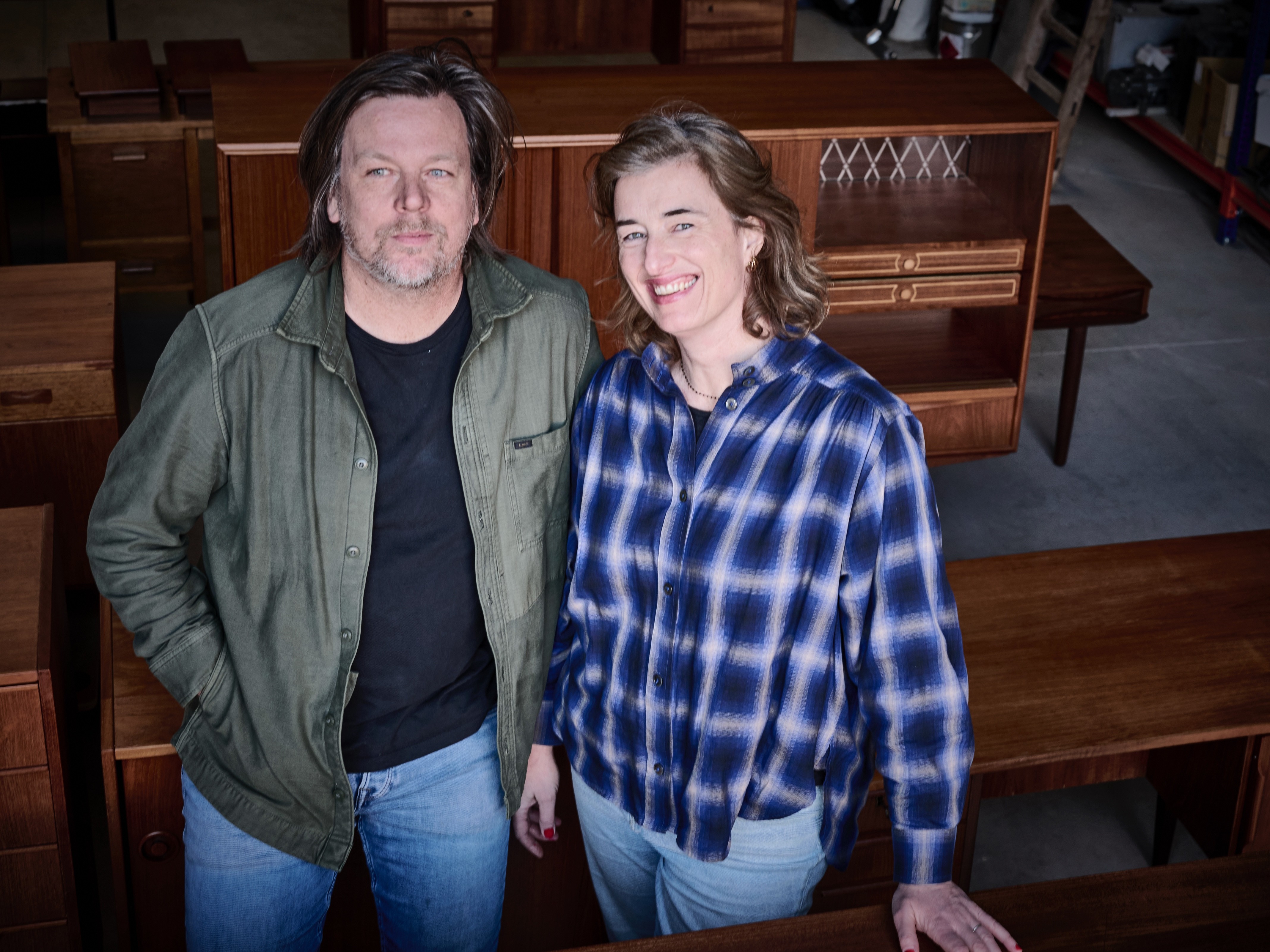 Danielle en Dave van Atelier Formo in hun magazijn