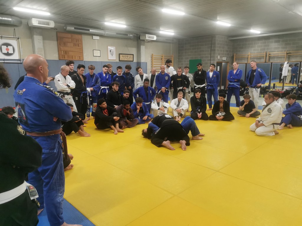 A man stading with Surfboard