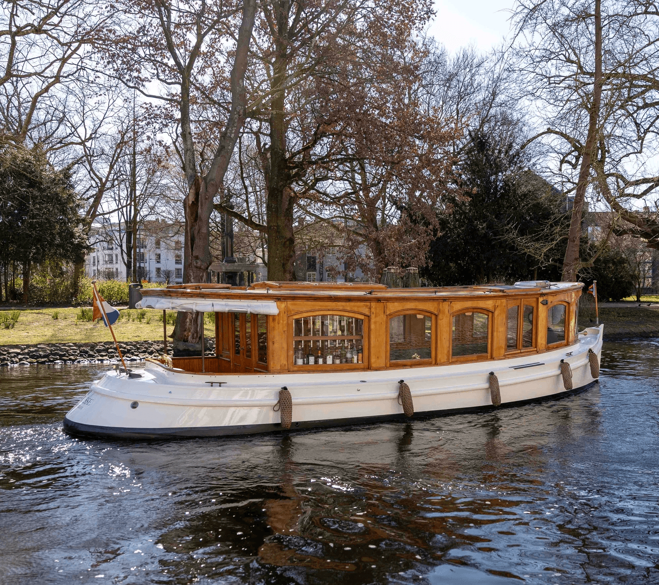 Classic Private Saloon Boat Cruise - Ivresse