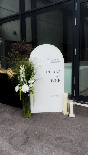 Fotografin Katharina Godau schaut lächelnd in die Kamera.