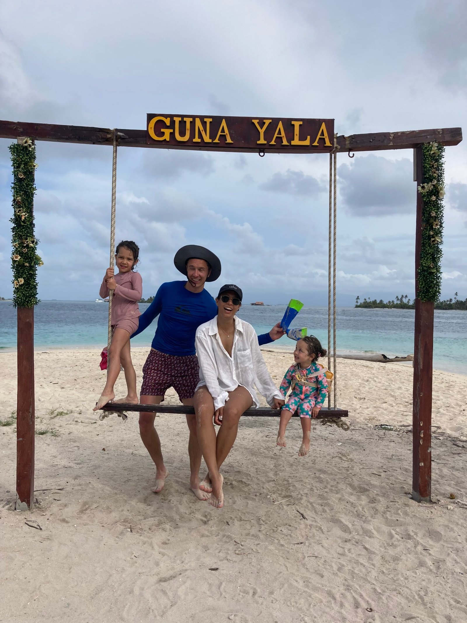 Planning San Blas with kids? Discover why a private catamaran is the safest, most educational family vacation. Safety nets, calm waters, and a true digital detox await.