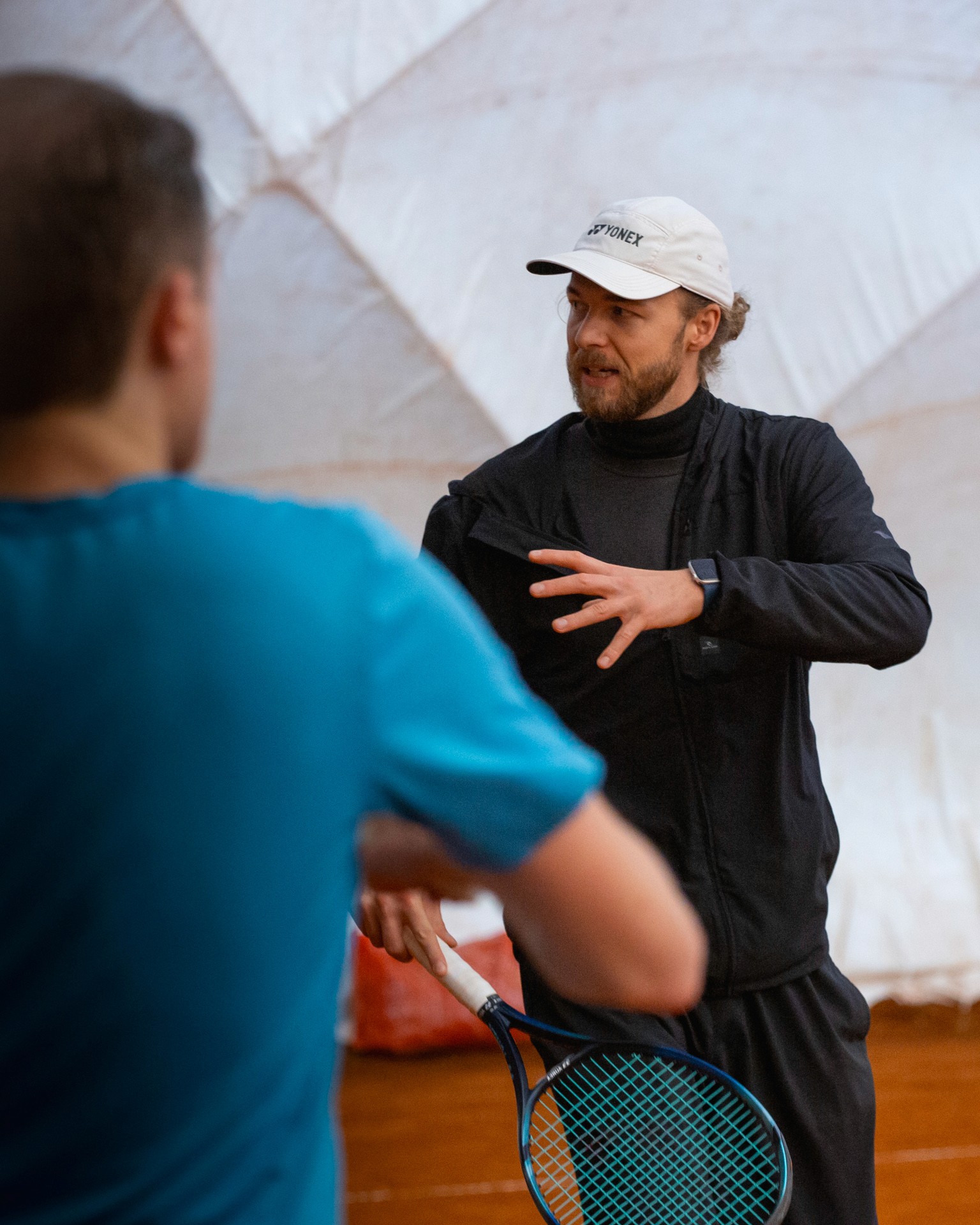 Tenniscamp Neujahr Lucas beim Coaching