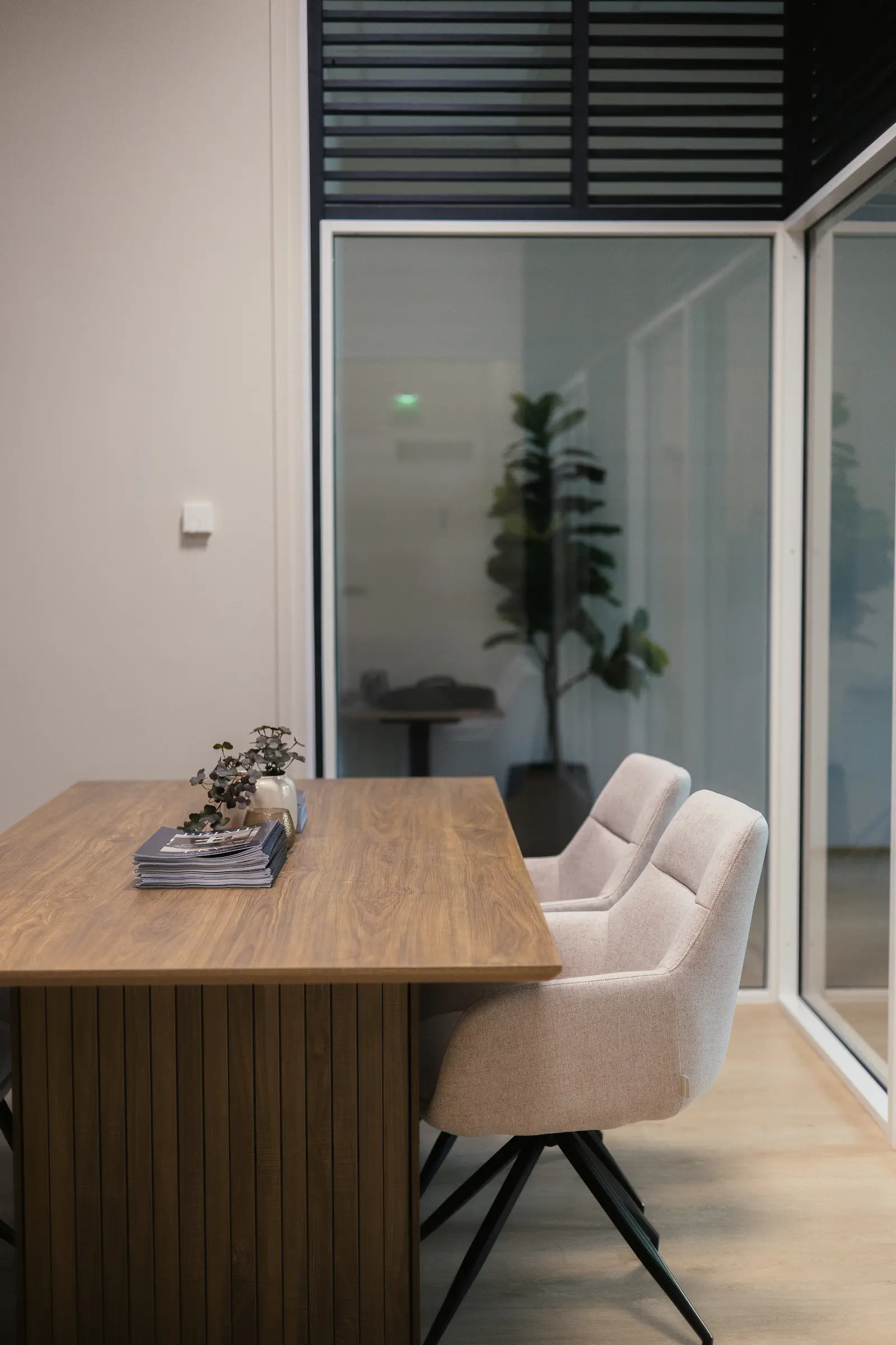 Prime LKV:n asiantunteva tiimi palvelee asunnon myyntiin ja vuokraukseen liittyvissä asioissa.