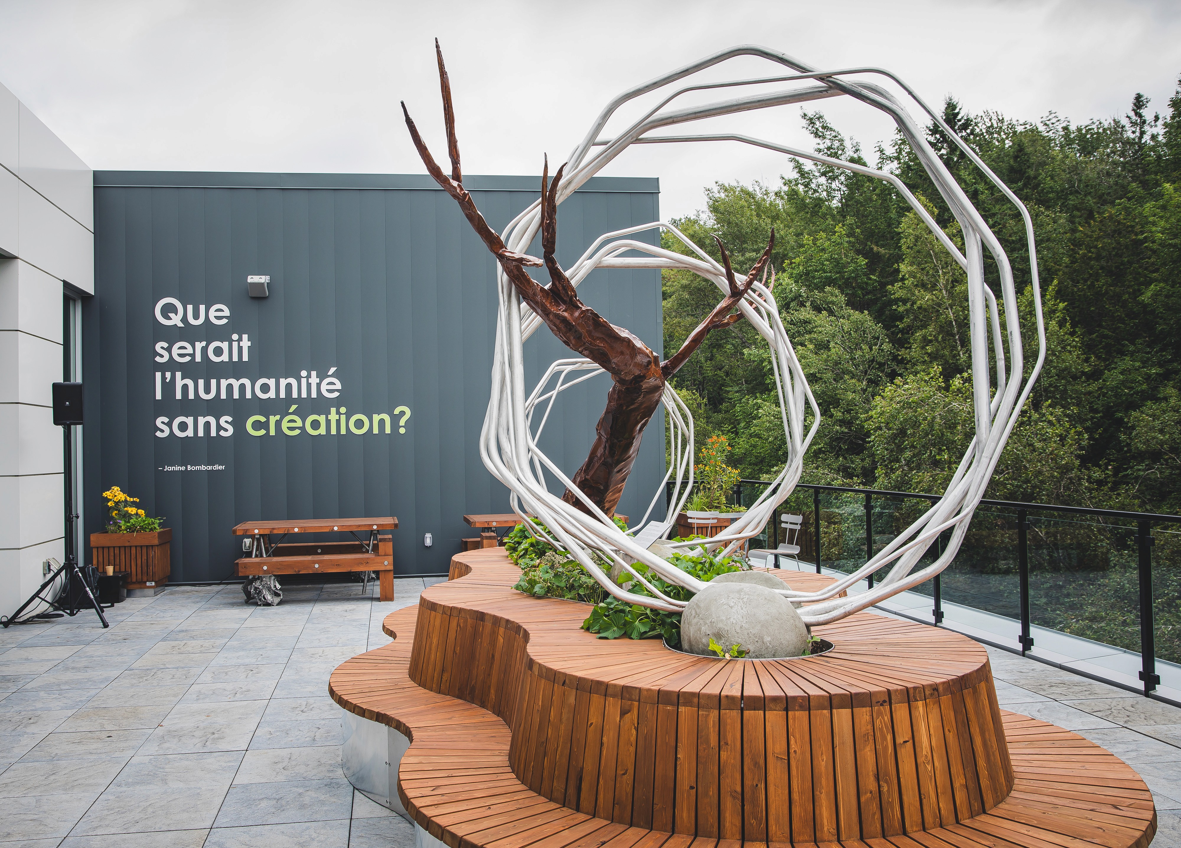 Sculpture Matière à réflexion au Studio de création de la faculté de génie à l'UdeS