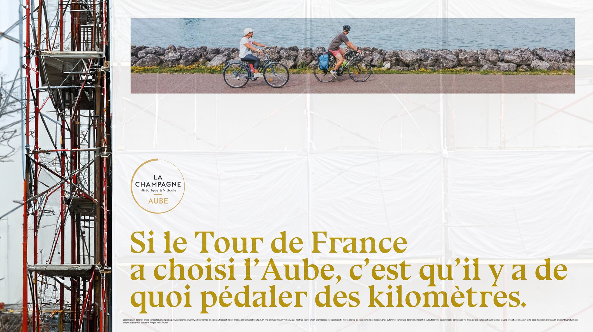 Bâche publicitaire sur un échafaudage. Si le Tour de France a choisi l'Aube, c'est qu'il y a de quoi pédaler des kilomètres. 