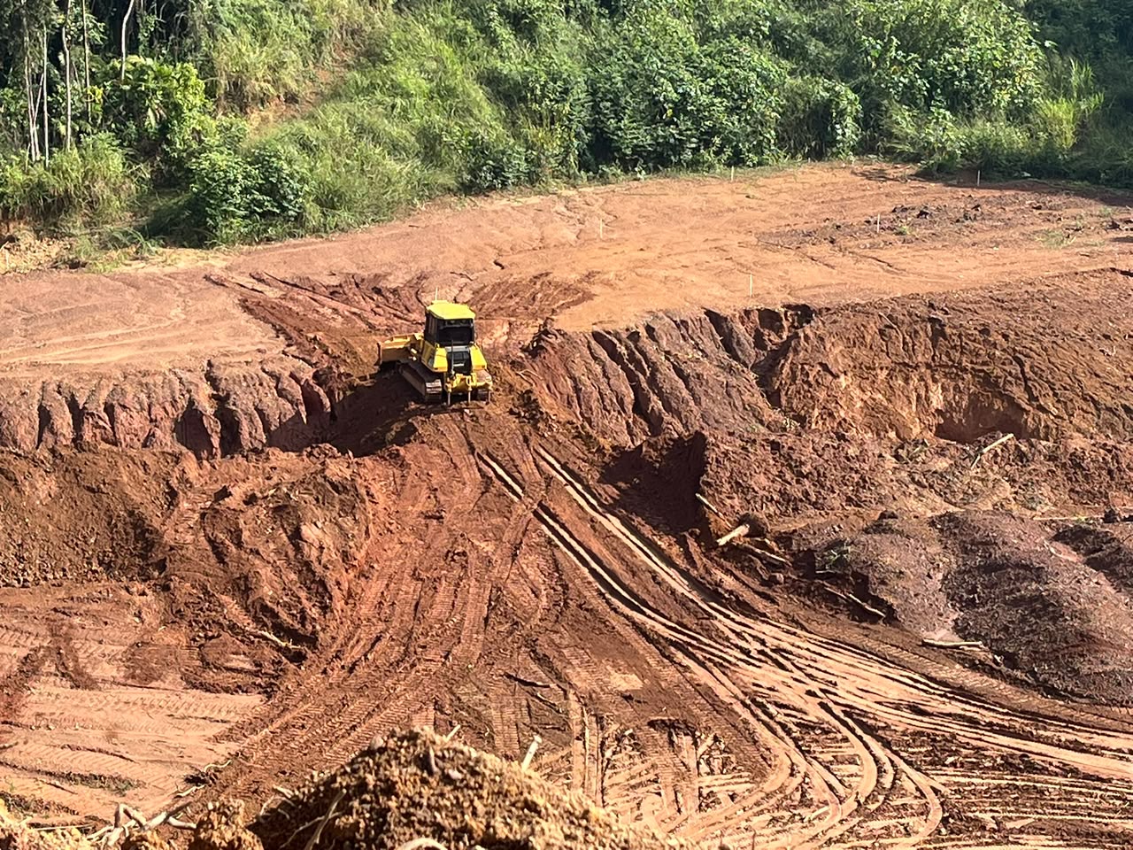 Movimentação de terra durante implantação de loteamento