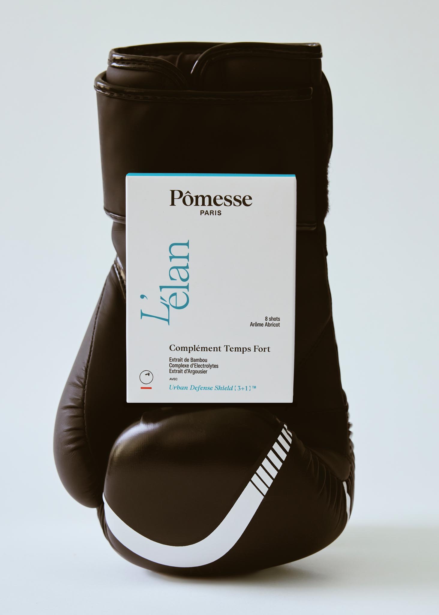 complement alimentaire pomesse sur un gant de boxe