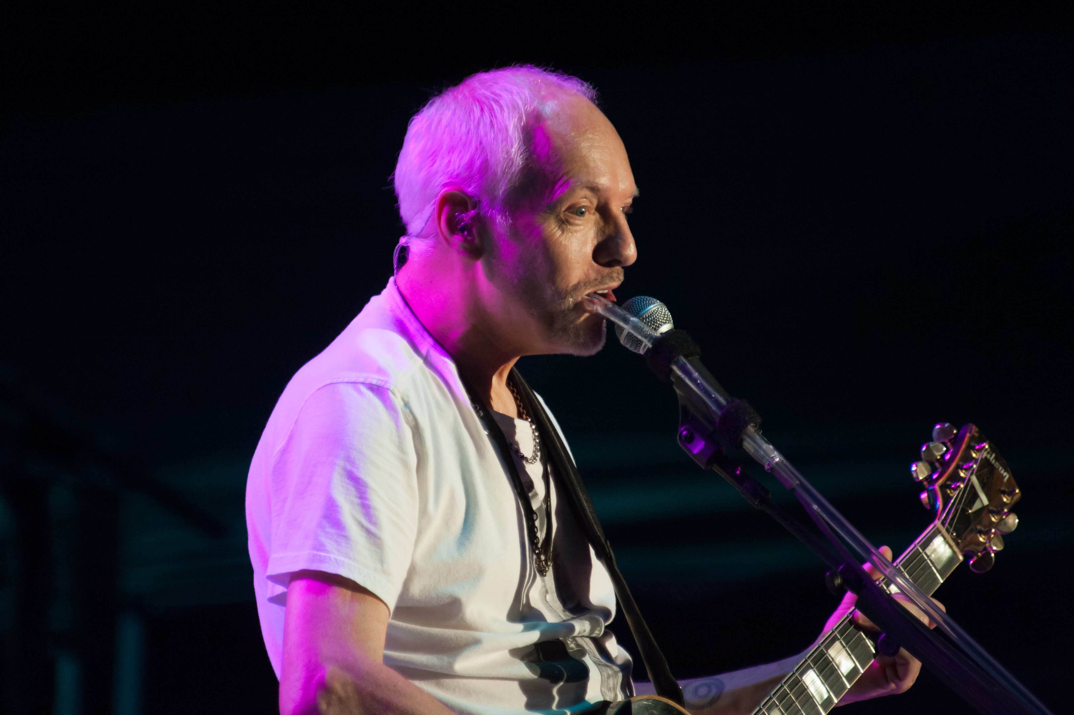 Peter Frampton using a talkbox live
