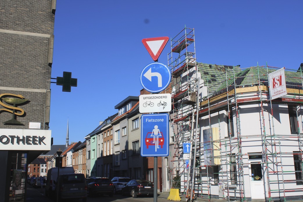 Category B driving licence traffic signs