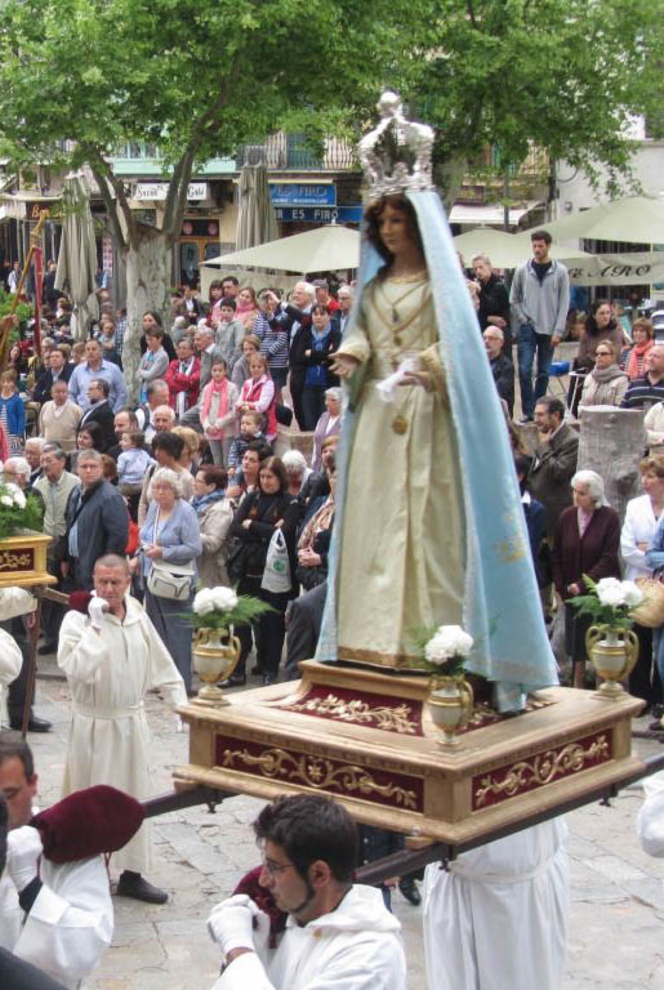 Procesión de Semana Santa por las calles de Sóller