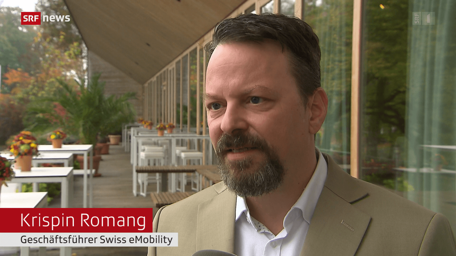 Krispin Romang, CEO of Swiss eMobility, being interviewed by SRF News about the advancements and future of electromobility in Switzerland