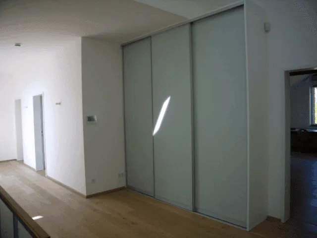 perfectly fitting sliding door for a closet in an room