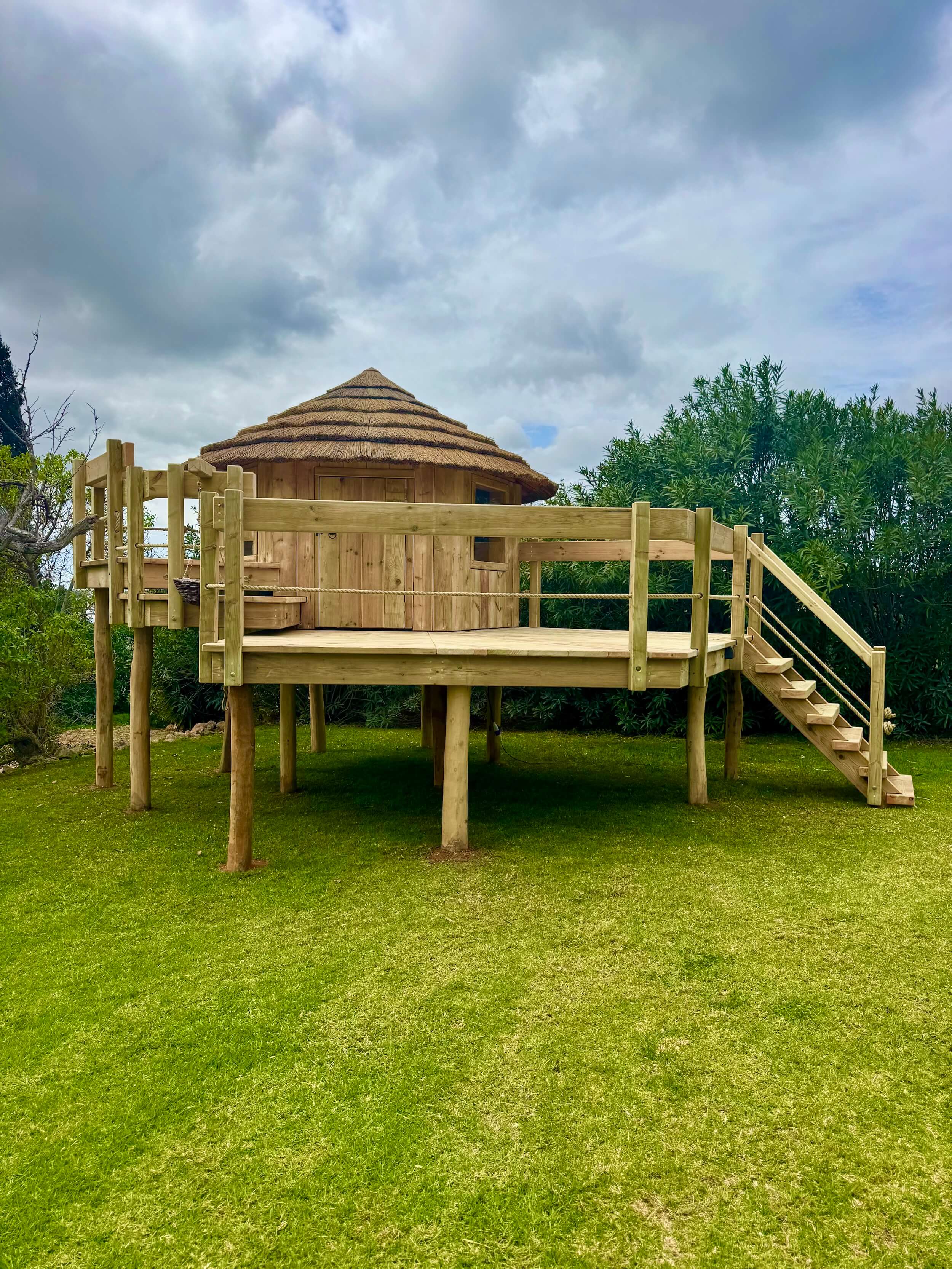 Batch.Works logo over a photo of a box of 3D printed objects