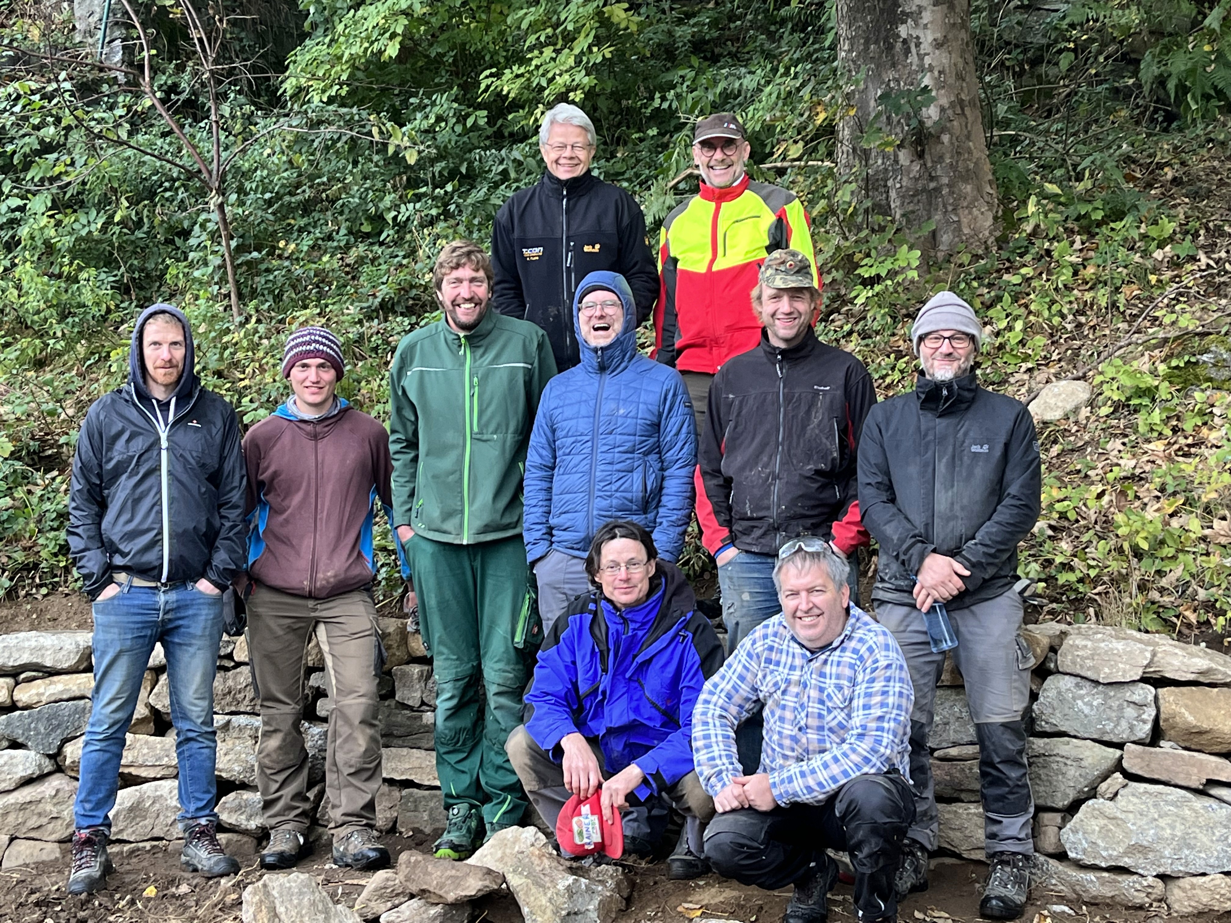 Trockenmauerkurs Gruppenfoto Kursteilnehmer