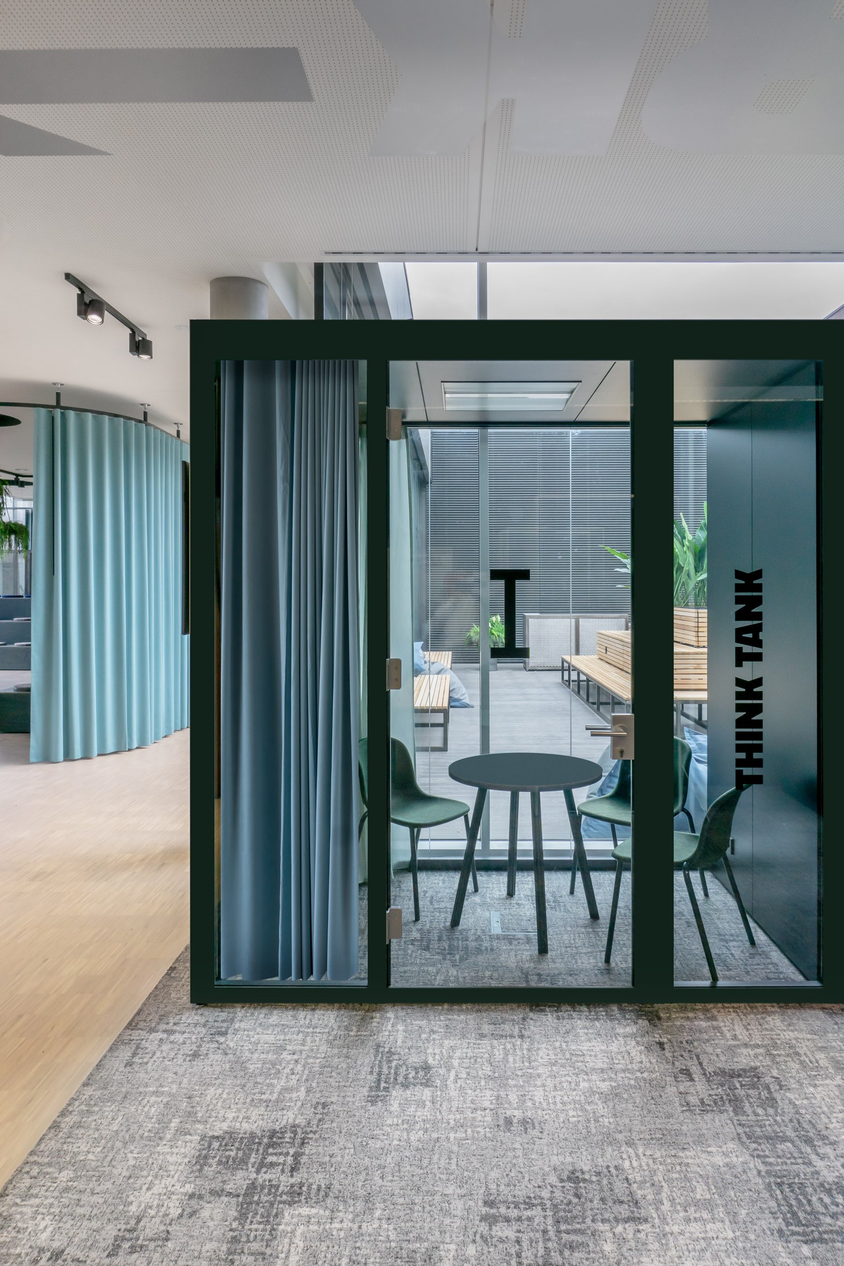 Campus Founders Konferenzraum mit Glasfassade und natürlichem Licht in Heilbronn