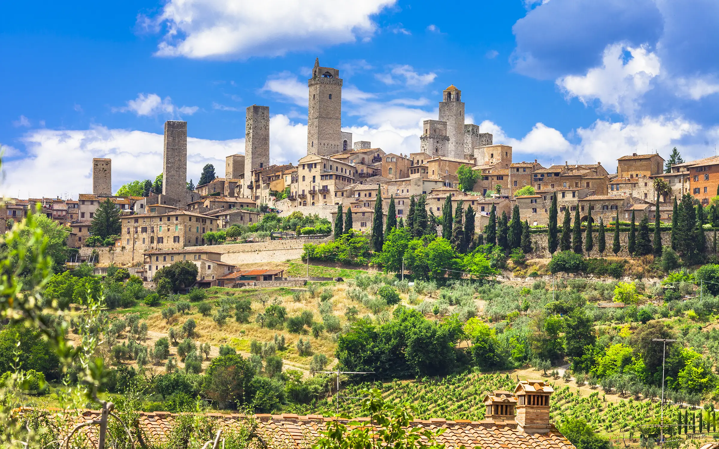 San Gimignano – middelalderbyen med tårnene langs sykkelruten Via Francigena i Toscana | Expa Travel