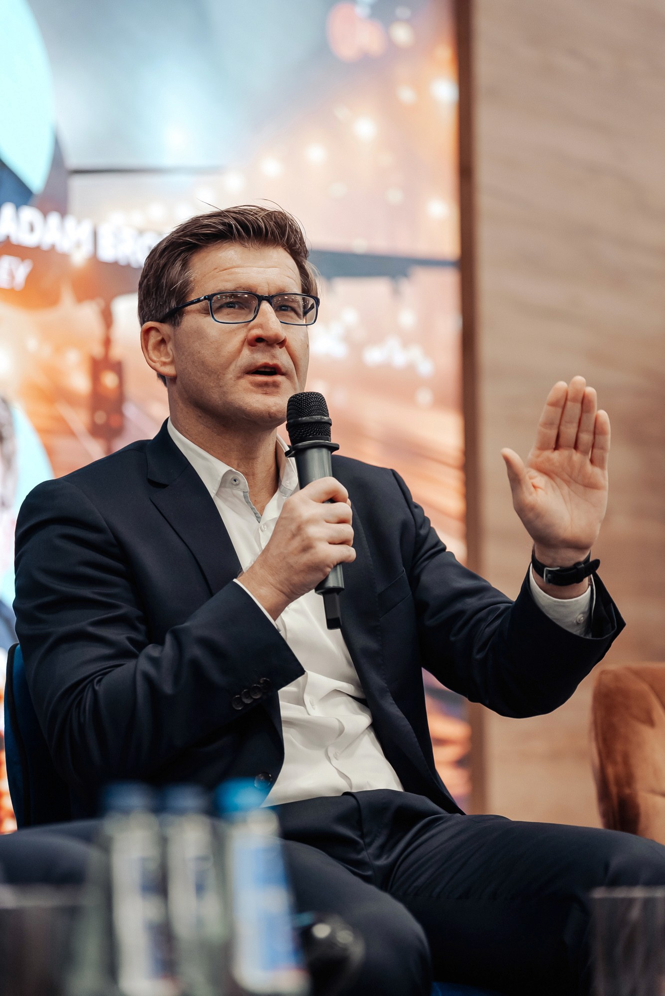 Widok sceny na auli w Akademii Leona Koźmińskiego podczas konferencji CSCMP 2025