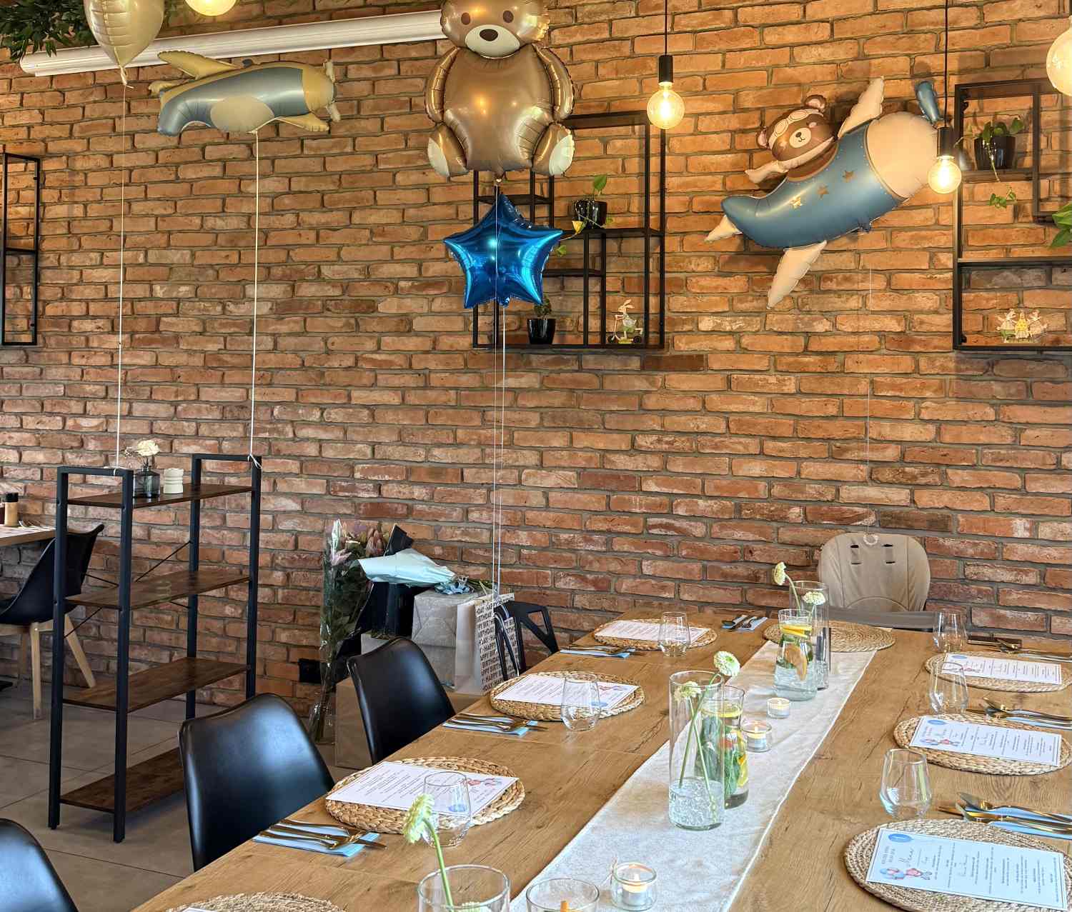 Roczek w restauracji pod Poznaniem – przygotowana sala na przyjęcie rodzinne