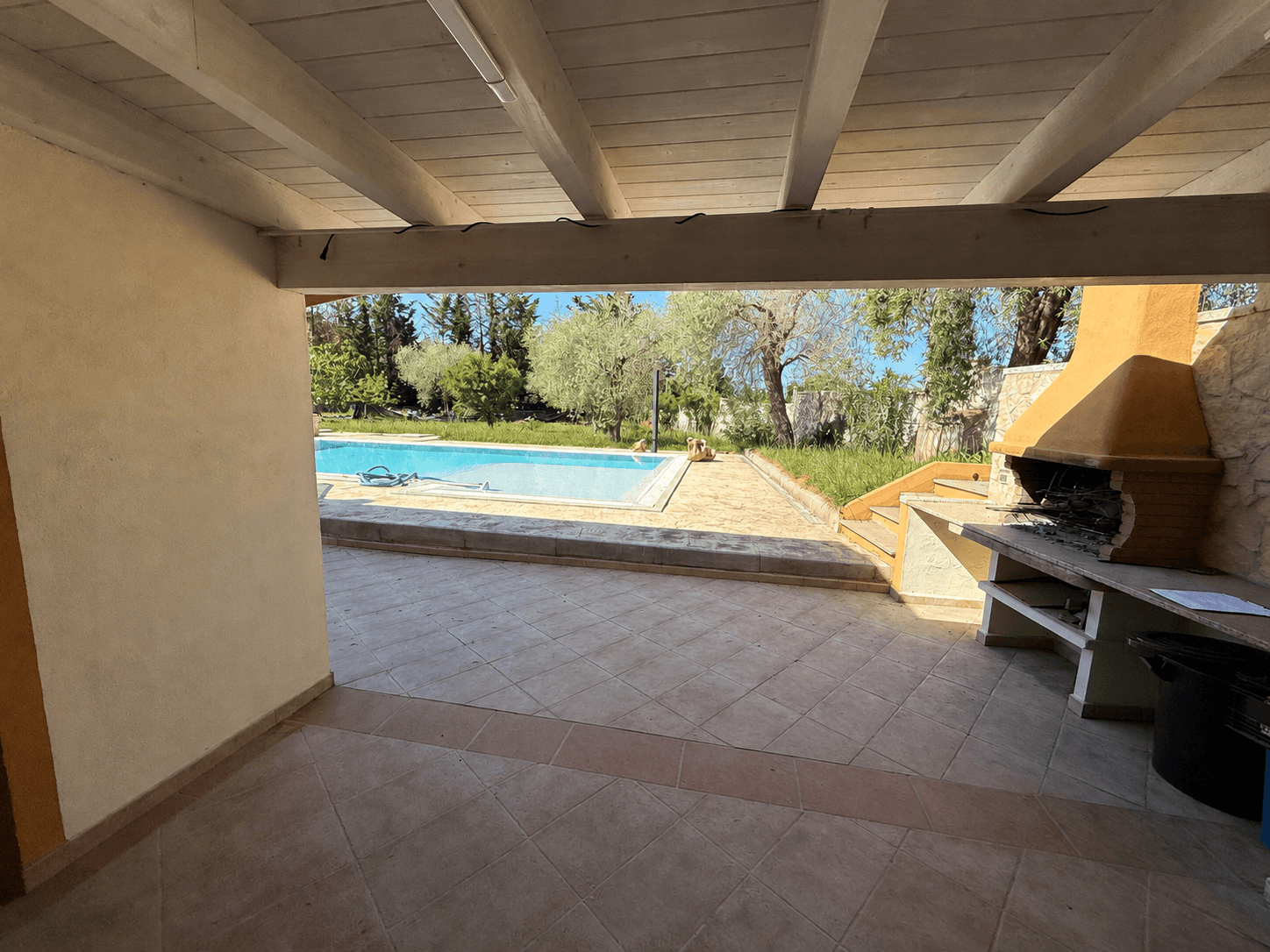Portico aperto prima dell’installazione delle vetrate panoramiche ForteVetro