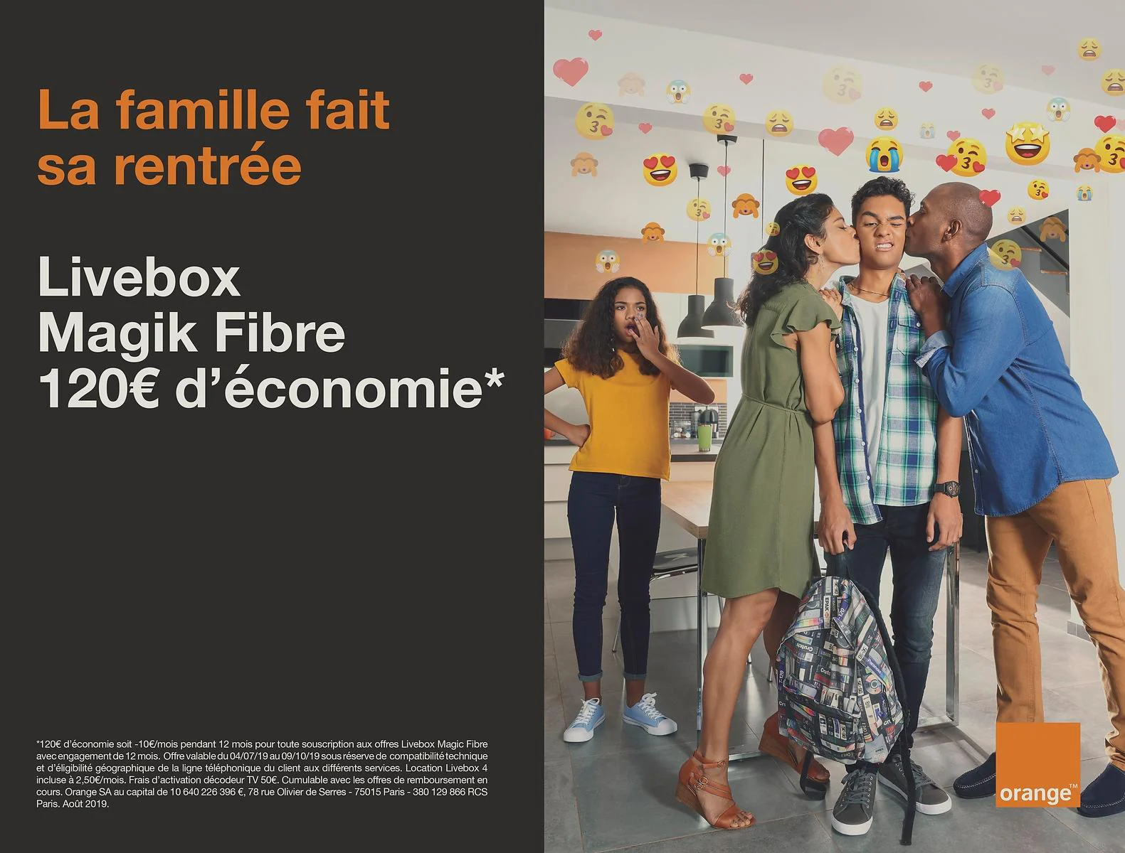 Publicité Livebox Orange — Portrait de groupe chaleureux dans un salon | Photographe David Dijoux, 974