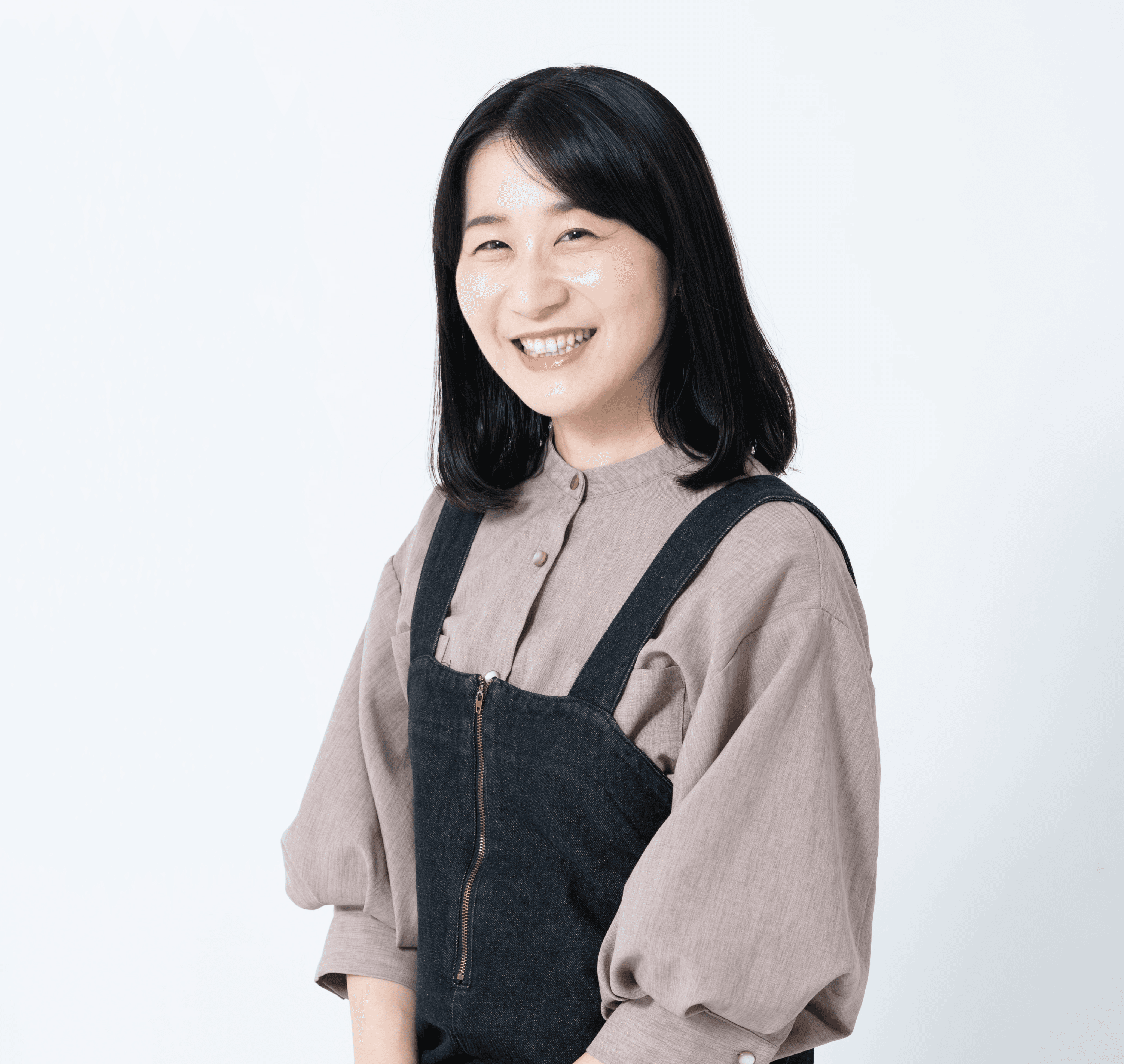 selective focus photograph of woman in pink crew-neck t-shirt