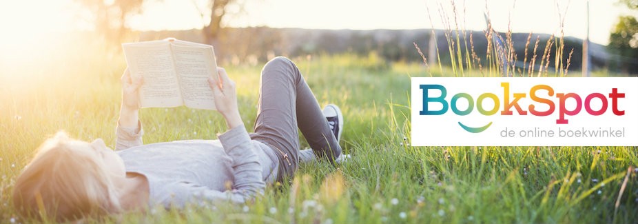Bookspot cover met iemand die in het gras ligt.