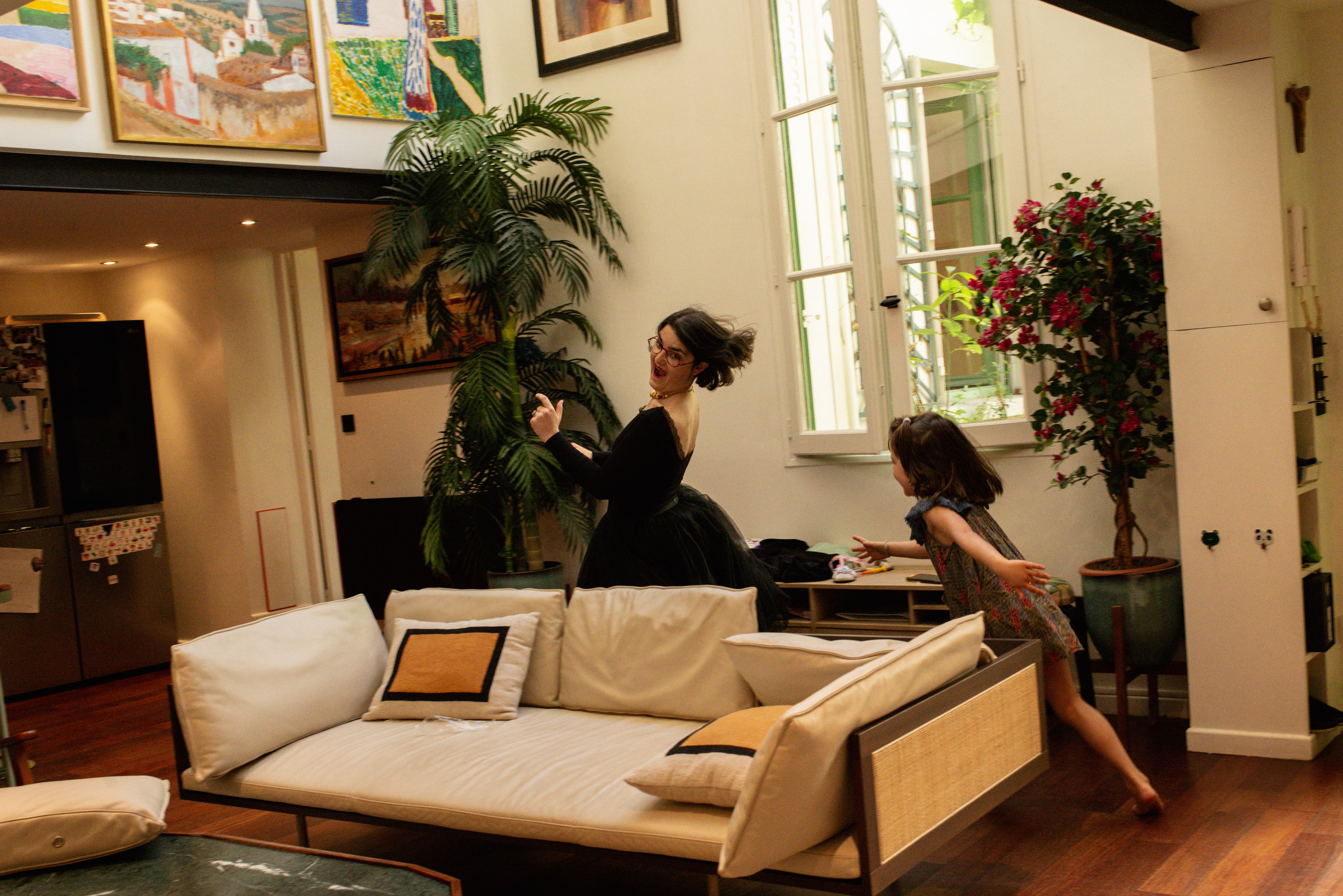 Moments complices / séance famille / jeux et joie entre une maman et sa fille