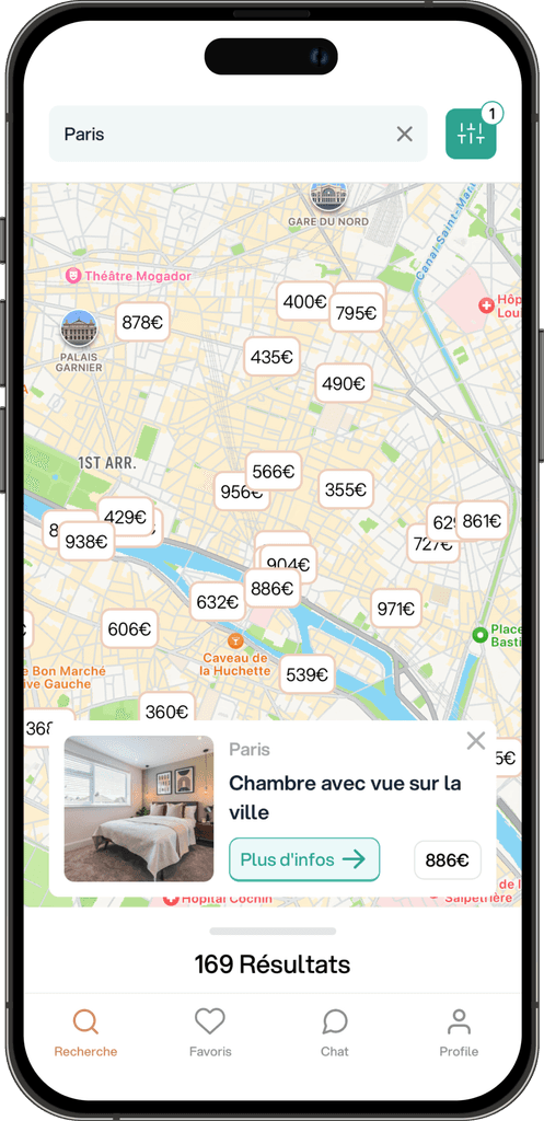 Capture d'écran de l'application Coloco sur iPhone, affichant une carte de Paris avec des étiquettes de prix indiquant les loyers de différentes chambres en colocation. Une annonce spécifique montre une 'Chambre avec vue sur la ville' au prix de 886€, avec un bouton 'Plus d'infos'. Le bas de l'écran affiche 169 résultats avec des icônes pour la recherche, les favoris, le chat, et le profil.