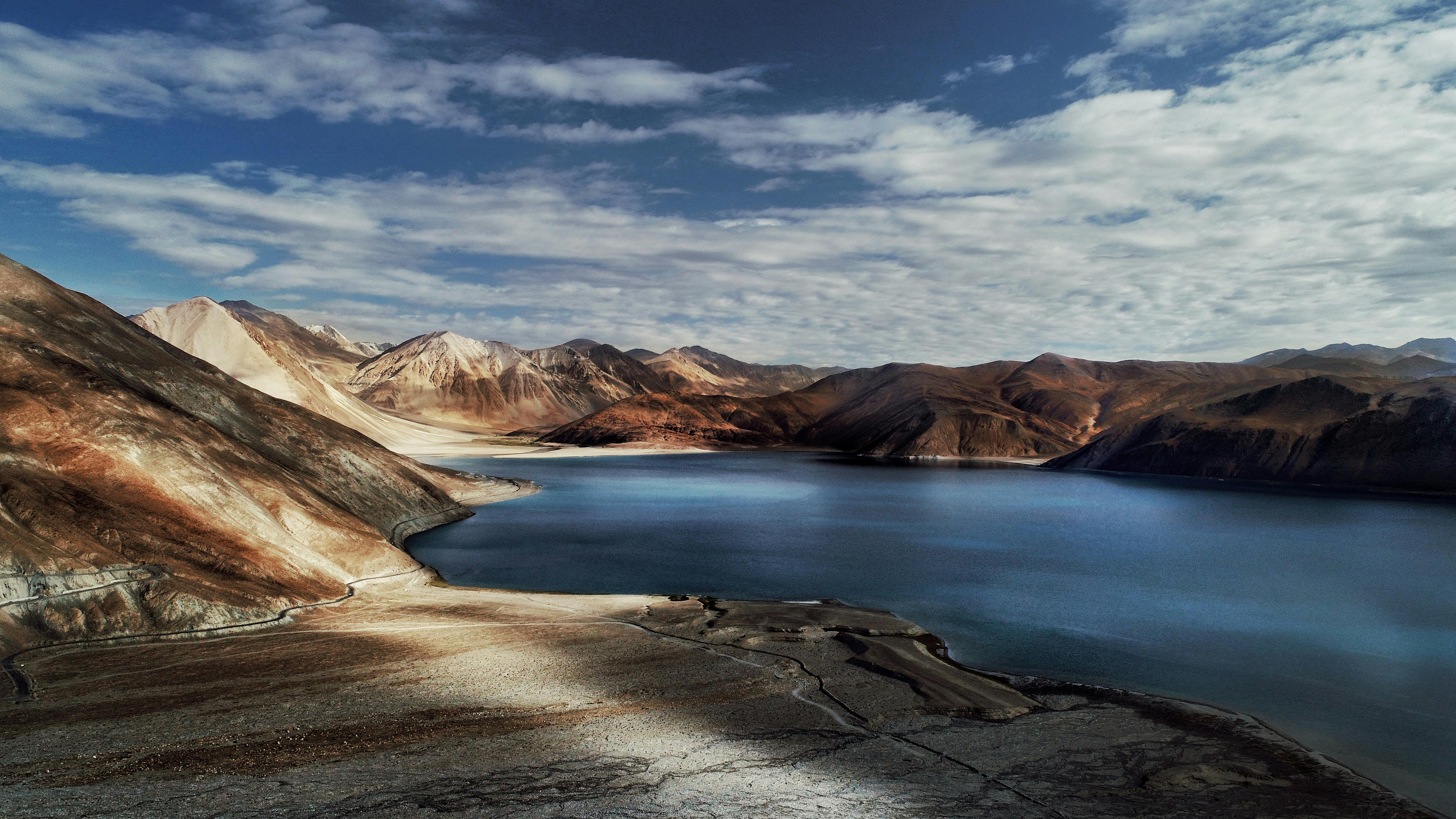 A scenic view of a lake in the mountains