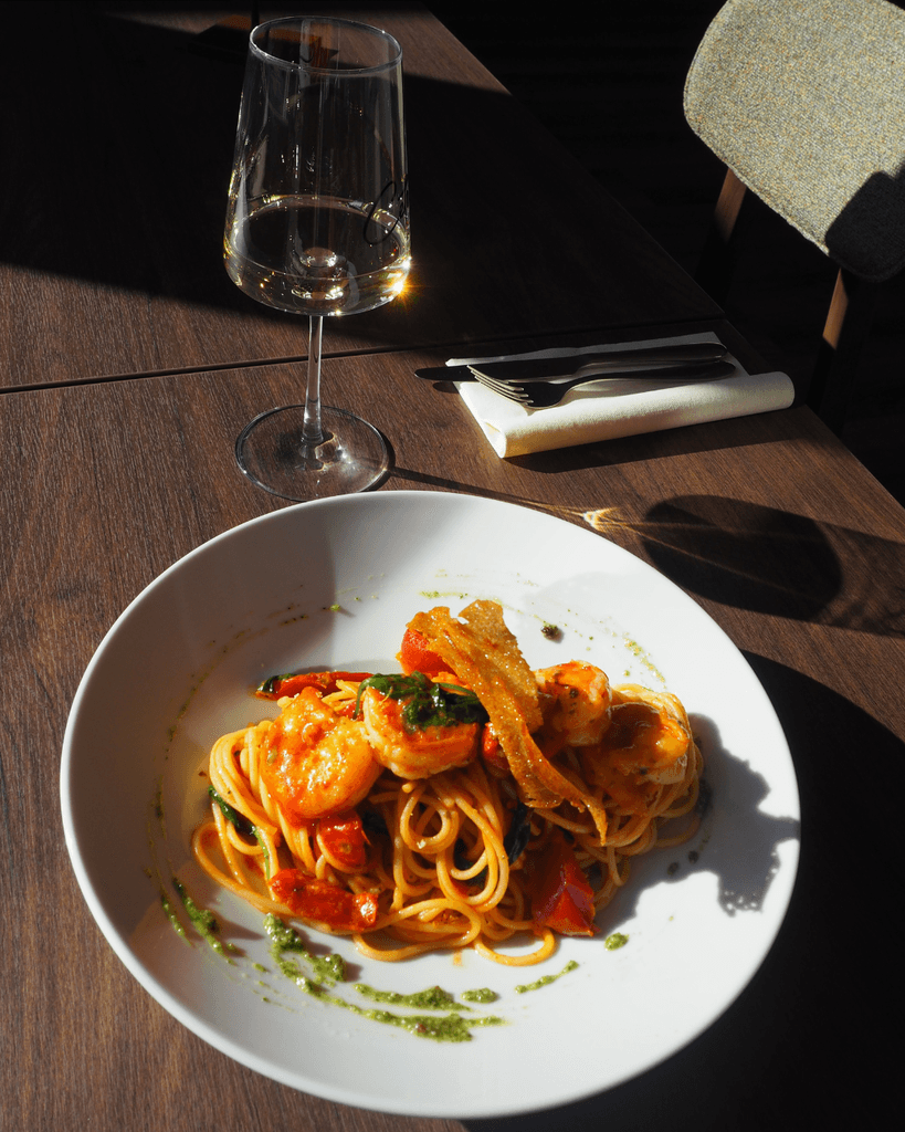 Seared scallops in a white plate