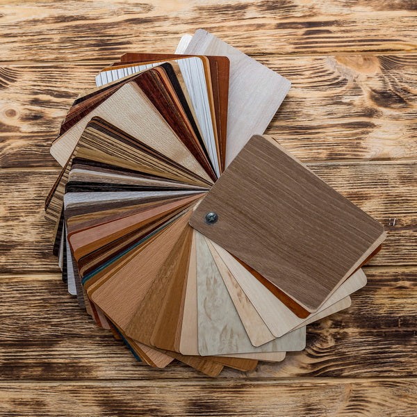 SPC地板樣板展示多款木紋選擇，適合香港家居及辦公室裝修工程，提供耐磨防水石塑地板色卡供室內設計參考。