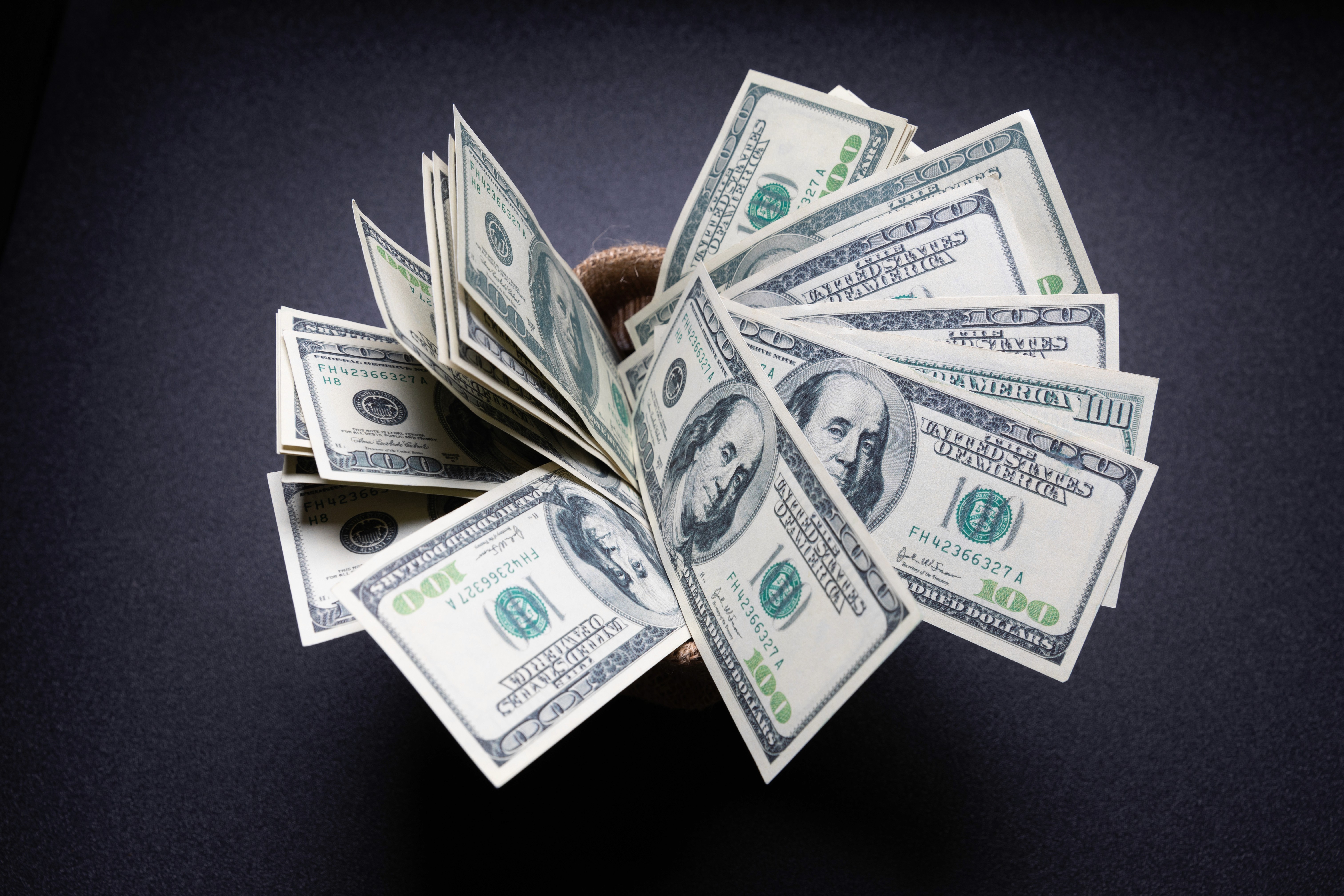 how-being-the-reserve-currency-helps-the-dollar-rise