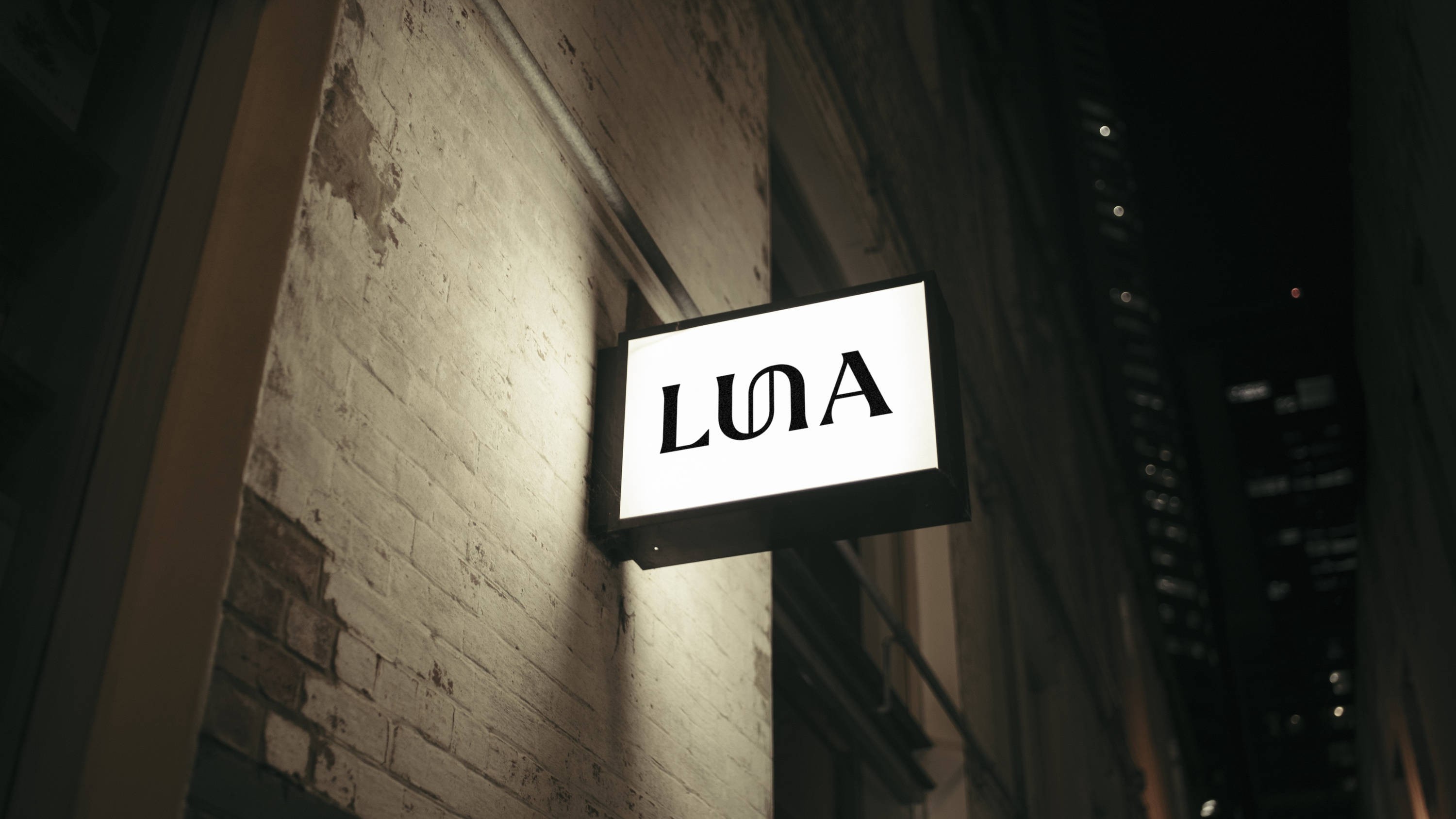 Luna sign