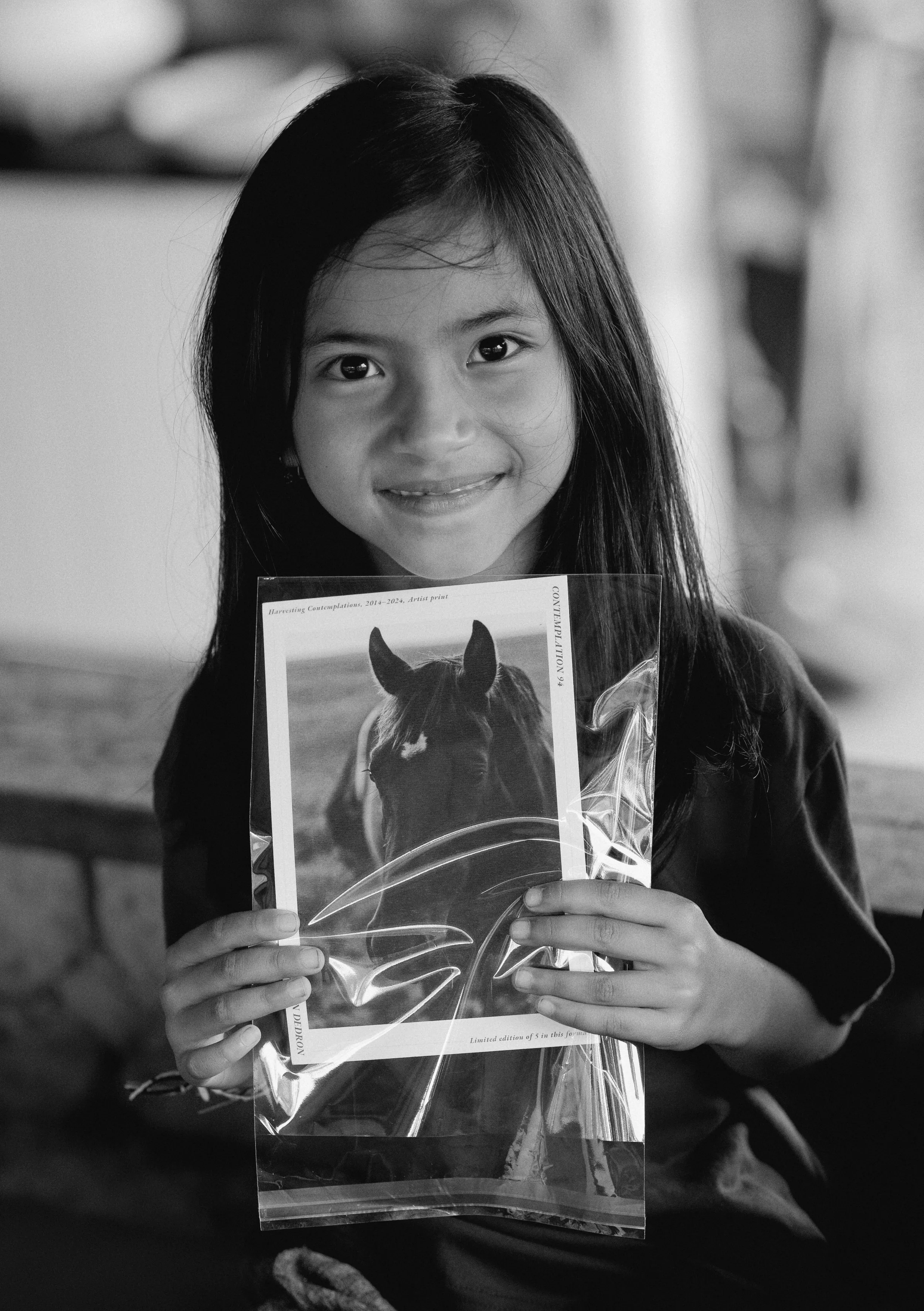 Comparaison graphique de différentes impressions d'une sérigraphie néon abstraite